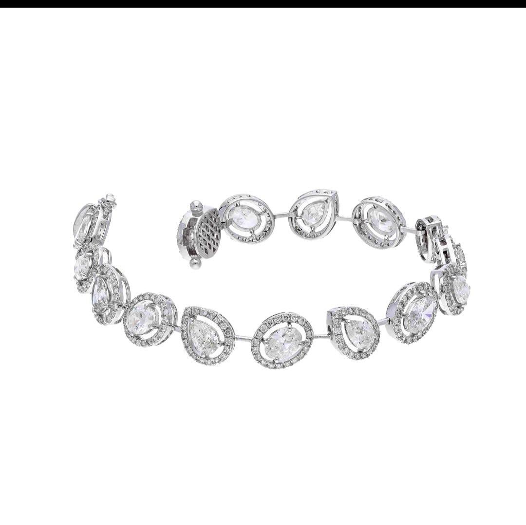 Superb 50 pointers ( vsi purity and g colour) natural diamond bracelet will enlighten your hand

diamonds ;
50 pointer ( 6.81 carats )
rounds   ( 1.98 carats)
gold ( 13.72 gms)



It’s very hard to capture the true color and luster of the stone, I
