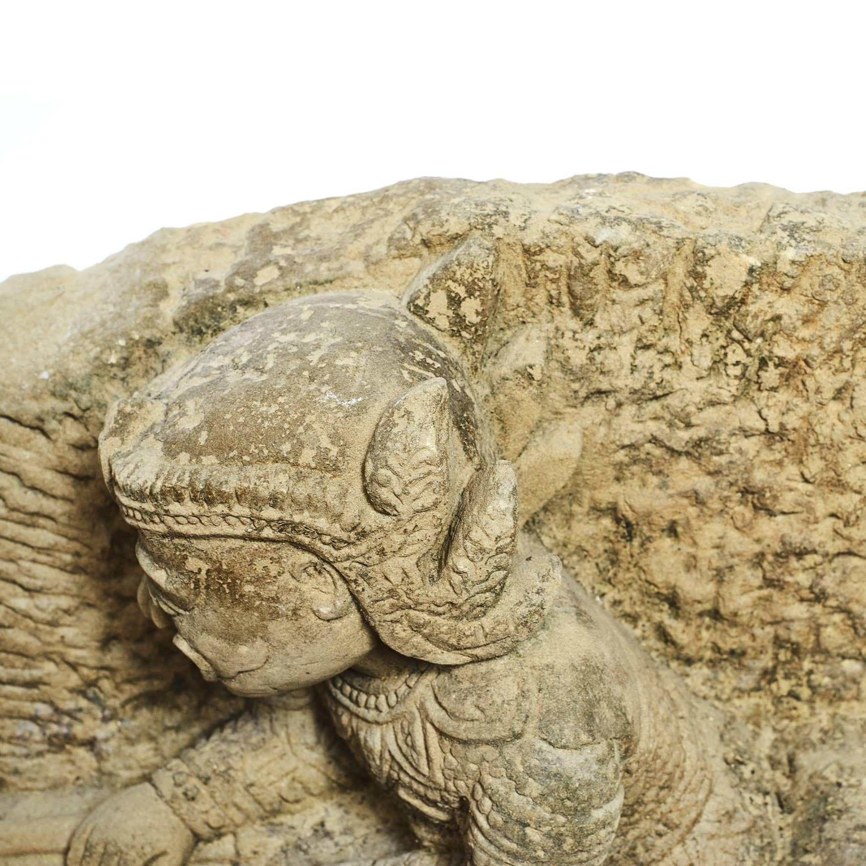 500-600 Jahre alte indische Affen-Göttin Hanuman in Sandstein geschnitzt (Handgefertigt) im Angebot