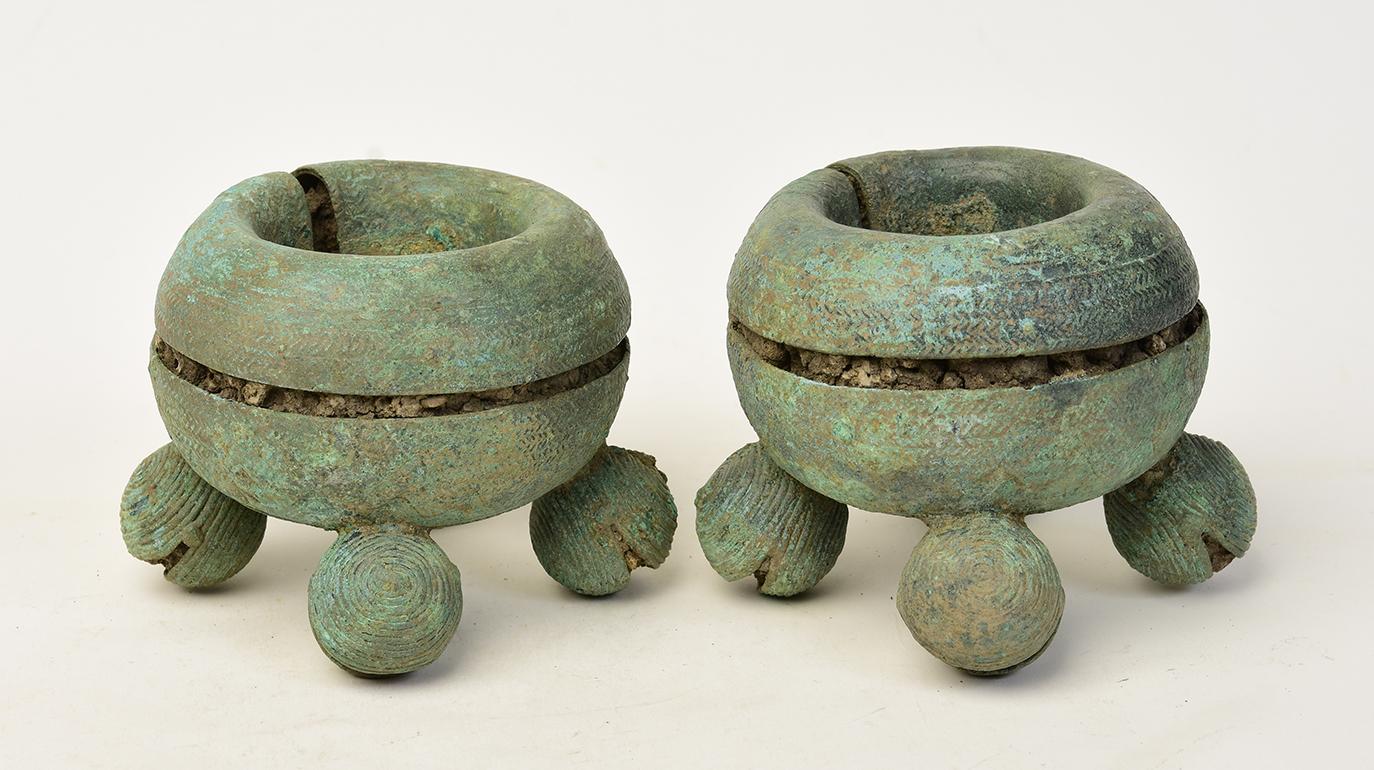 500 B.C, Dong Son, a Pair of Antique Khmer Bronze Bangle Bracelet with Bells For Sale 4