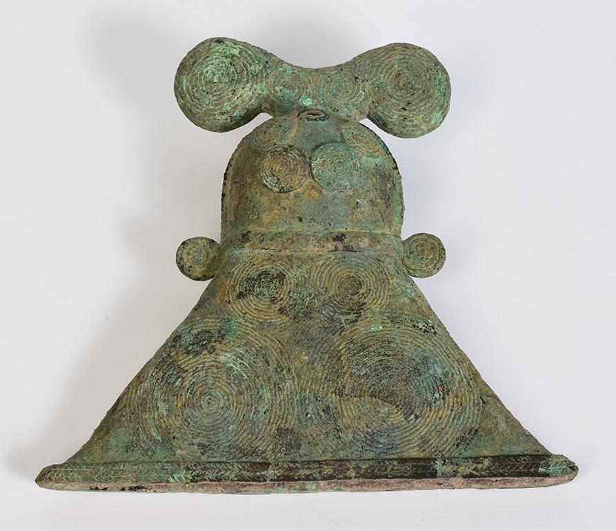 500 B.C, Dong Son, Antique Khmer Bronze Bell with Stand 5