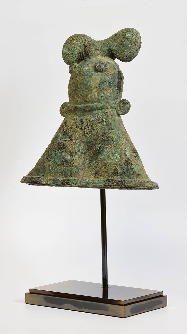 500 B.C, Dong Son, Antique Khmer Bronze Bell with Stand 2