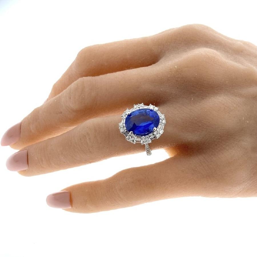 Contemporary 5.00 Carat Blue Oval Sapphire & Diamond RIng In 18k White Gold For Sale