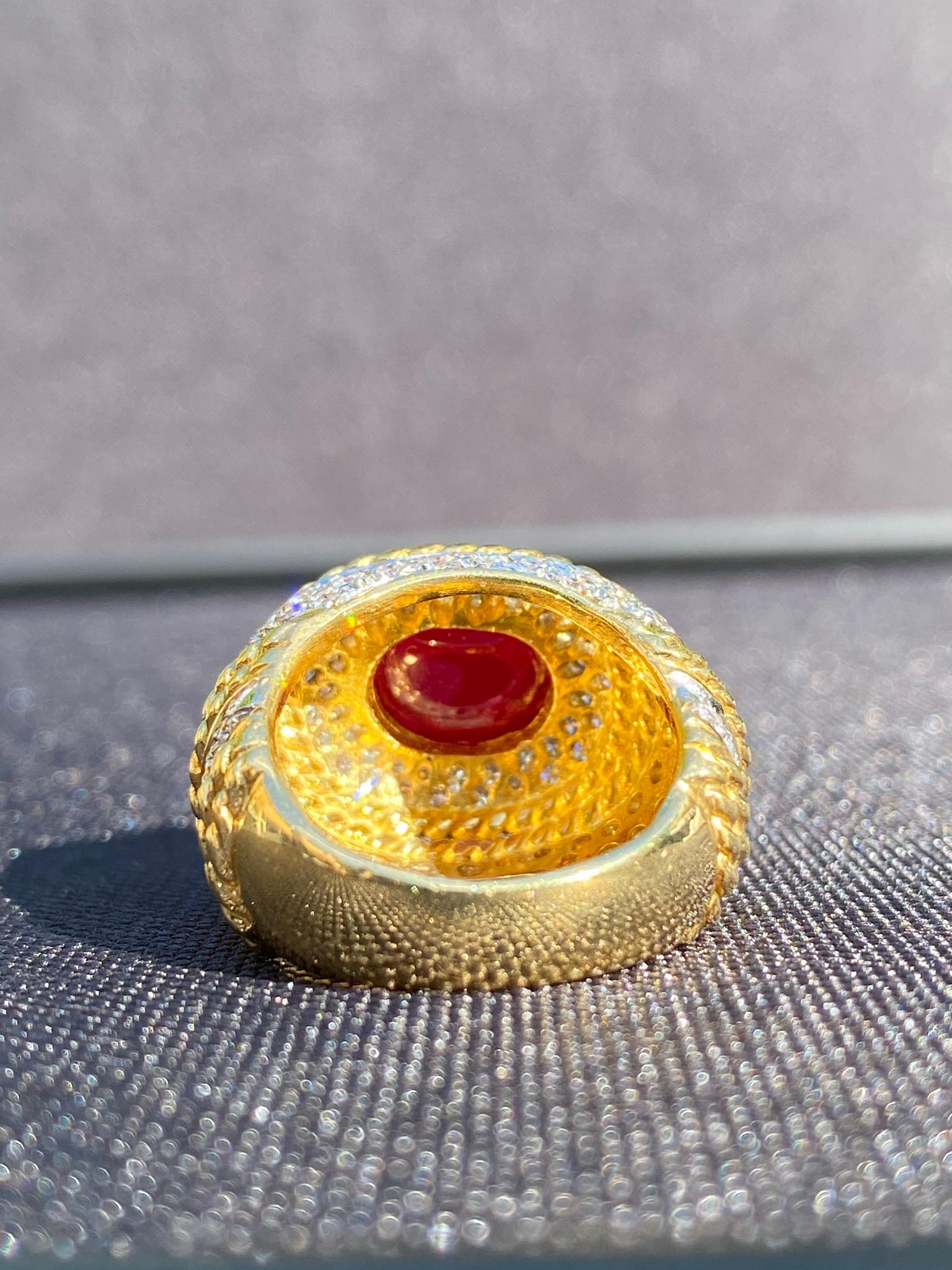 Women's or Men's 5.00 Carat Cabochon-Cut Ruby, Diamond and 18K Yellow Gold Cocktail Ring For Sale