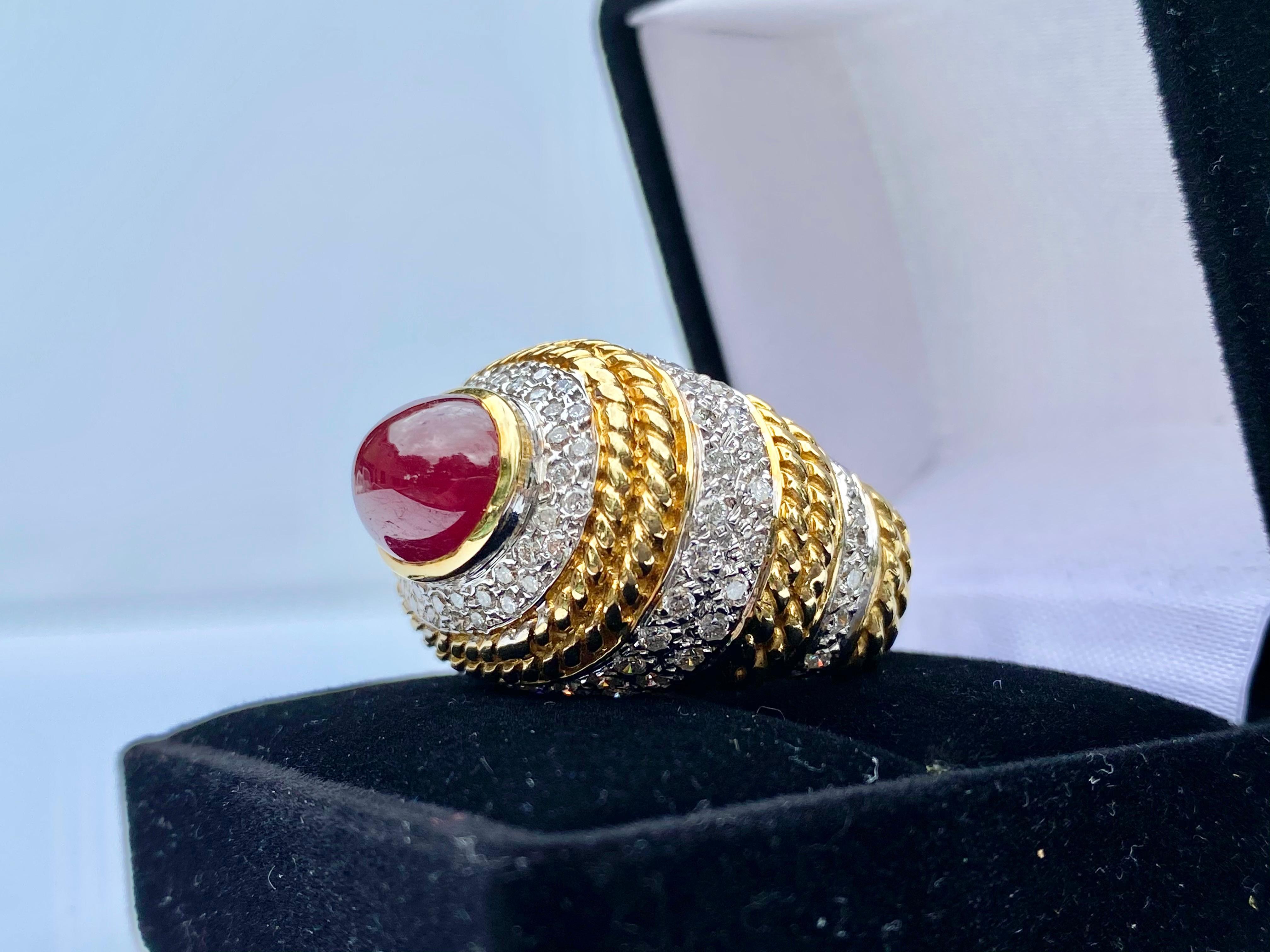 5.00 Carat Cabochon-Cut Ruby, Diamond and 18K Yellow Gold Cocktail Ring For Sale 4