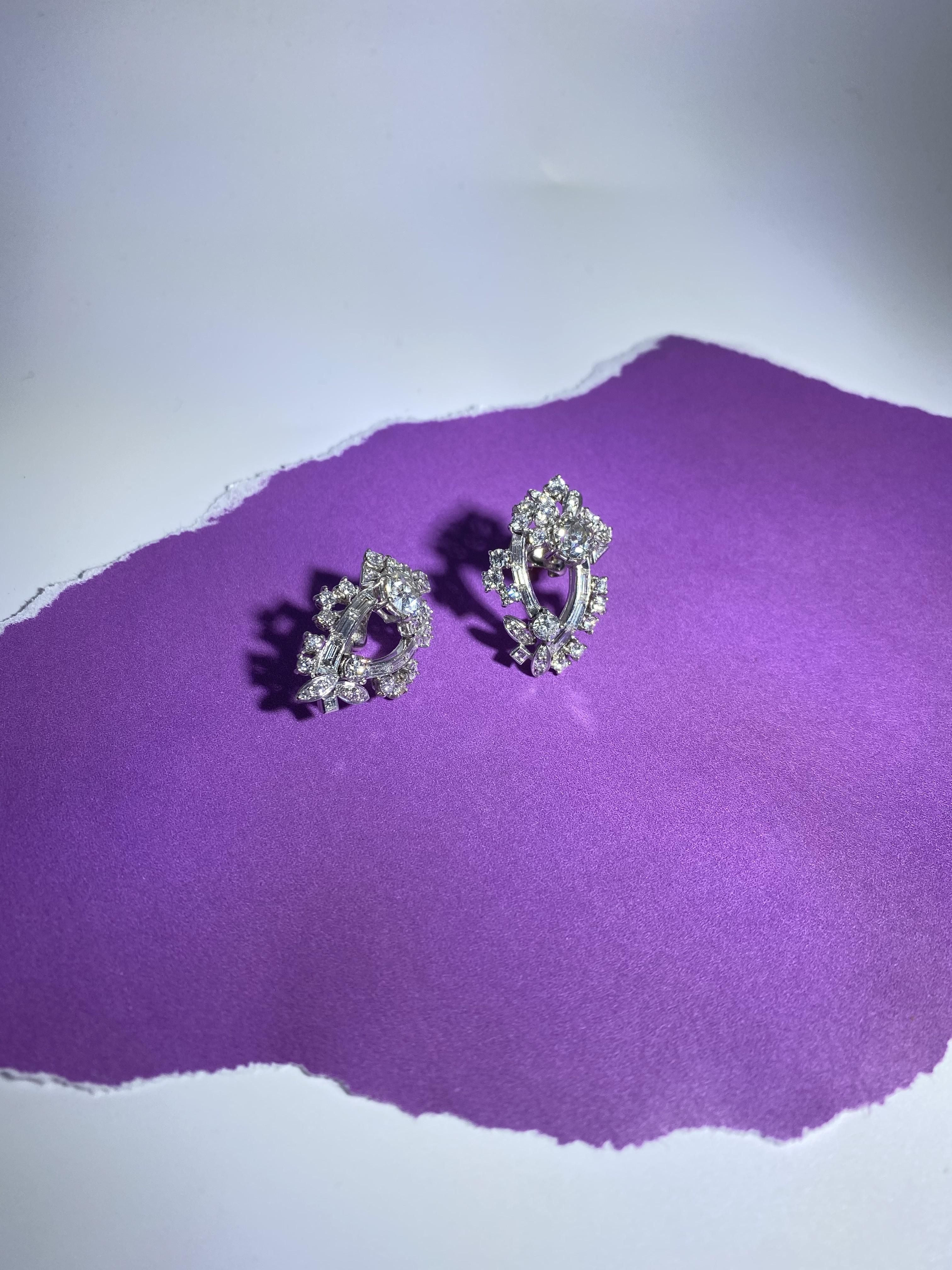 5.00 Carat Diamond Double Spiral Earring 2.50 Carat Centers For Sale 5