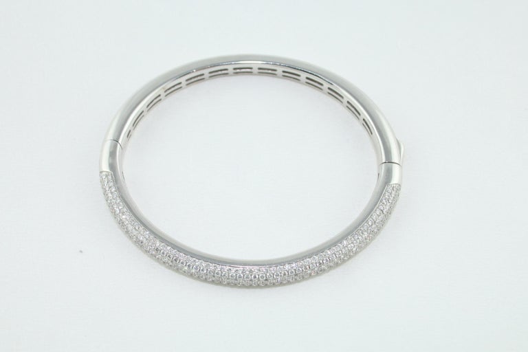 5.00 Carat Diamond Gold Bangle Bracelet For Sale 2