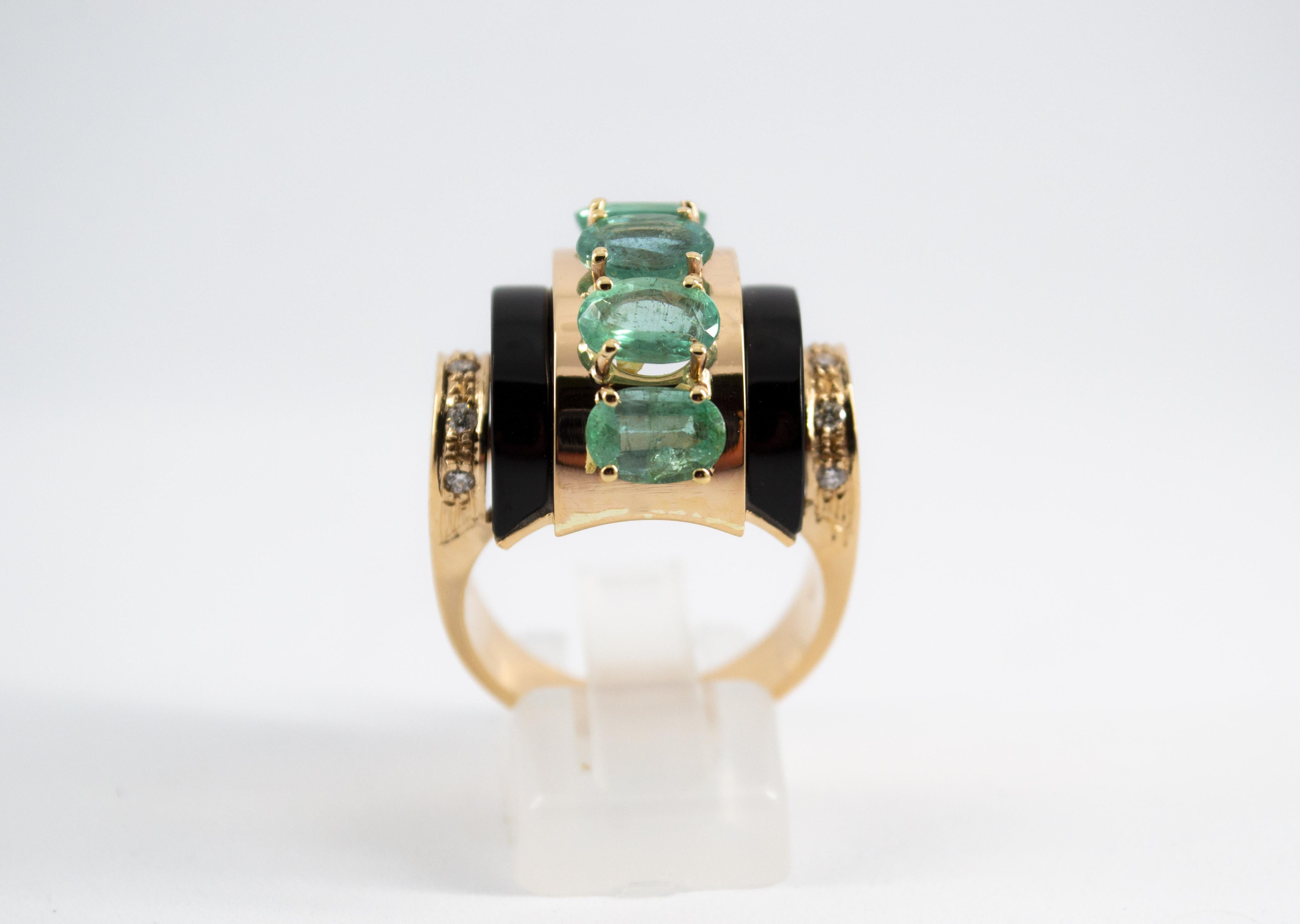 5.00 Carat Emerald 0.15 Carat White Diamond Onyx Yellow Gold Cocktail Ring In New Condition In Naples, IT