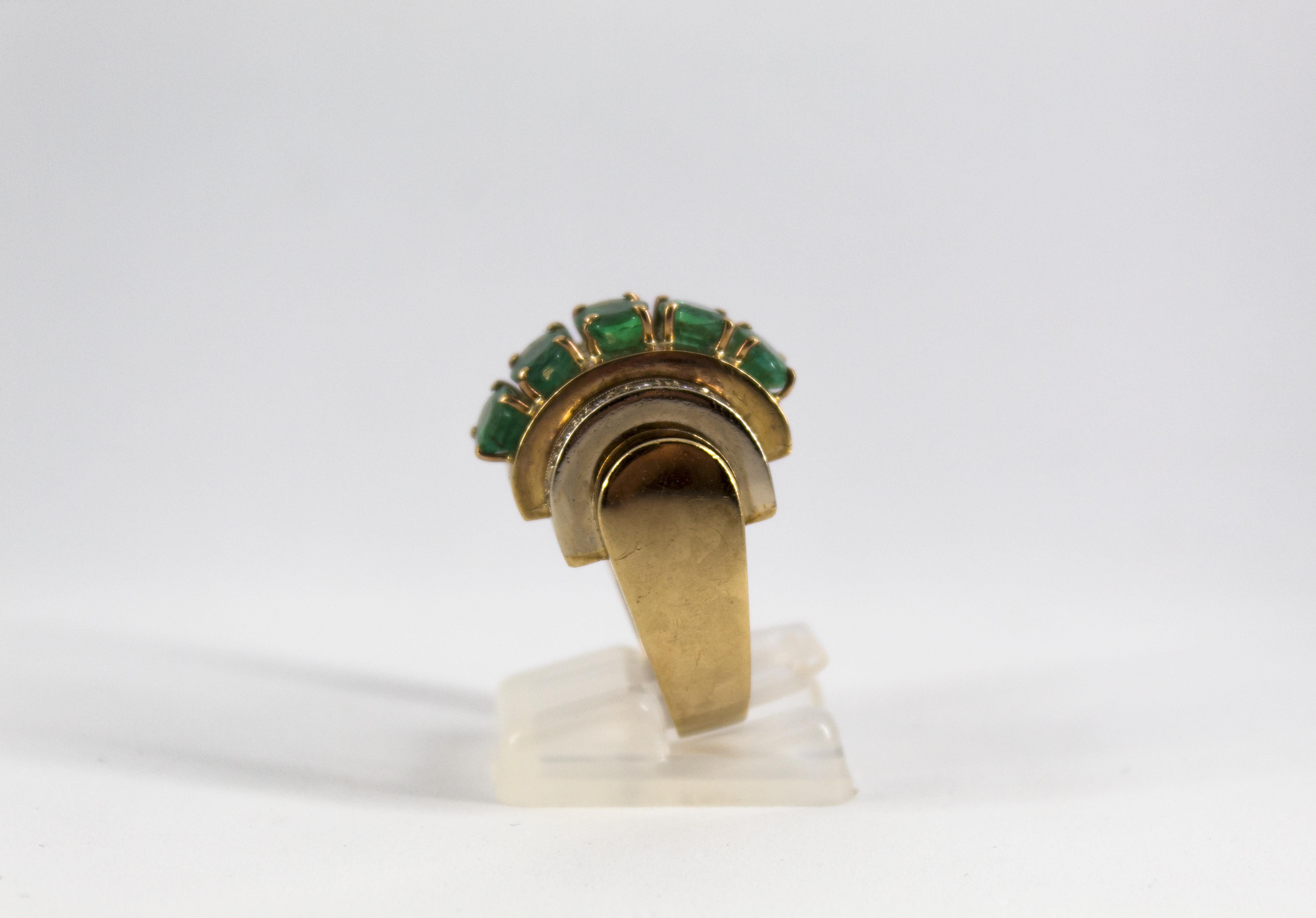 5.00 Carat Emerald 0.30 Carat White Diamond Yellow Gold Cocktail Ring In New Condition In Naples, IT
