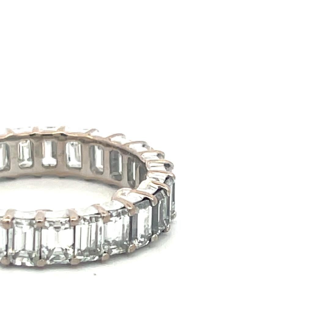 5,00 Karat Smaragdschliff H VS Diamant 18 Karat Weißgold Eternity Band Ring Damen im Angebot