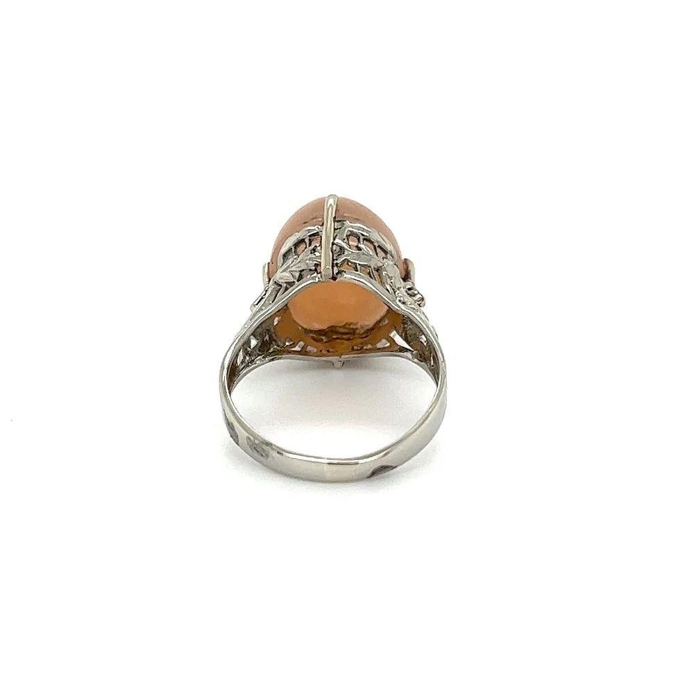 5.00 Carat Moon Face Carved Moonstone Vintage Art Deco Gold Ring Excellent état - En vente à Montreal, QC