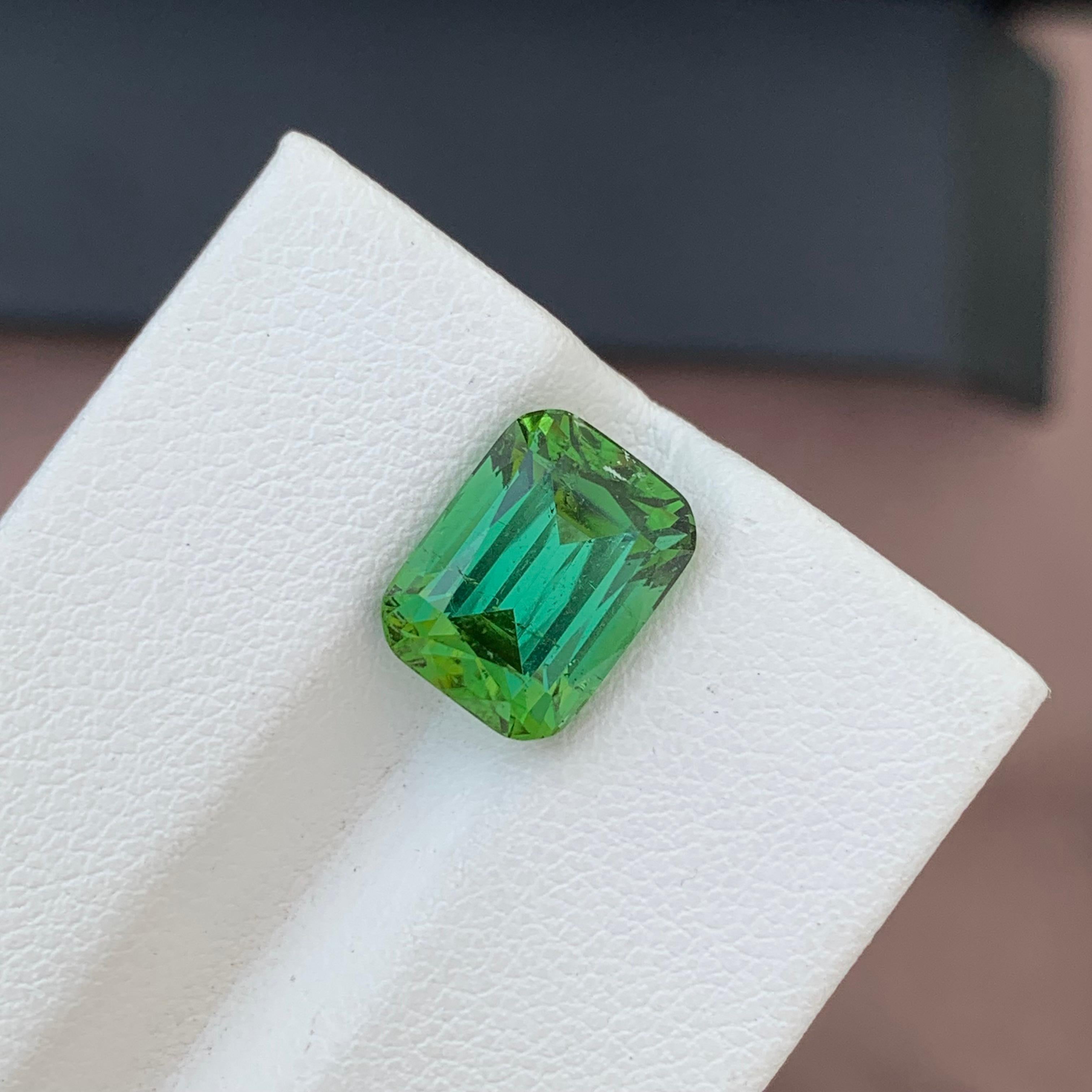 5.00 Carat Natural Loose Green Tourmaline Cushion Shape Gem For Jewellery Making In New Condition For Sale In Peshawar, PK