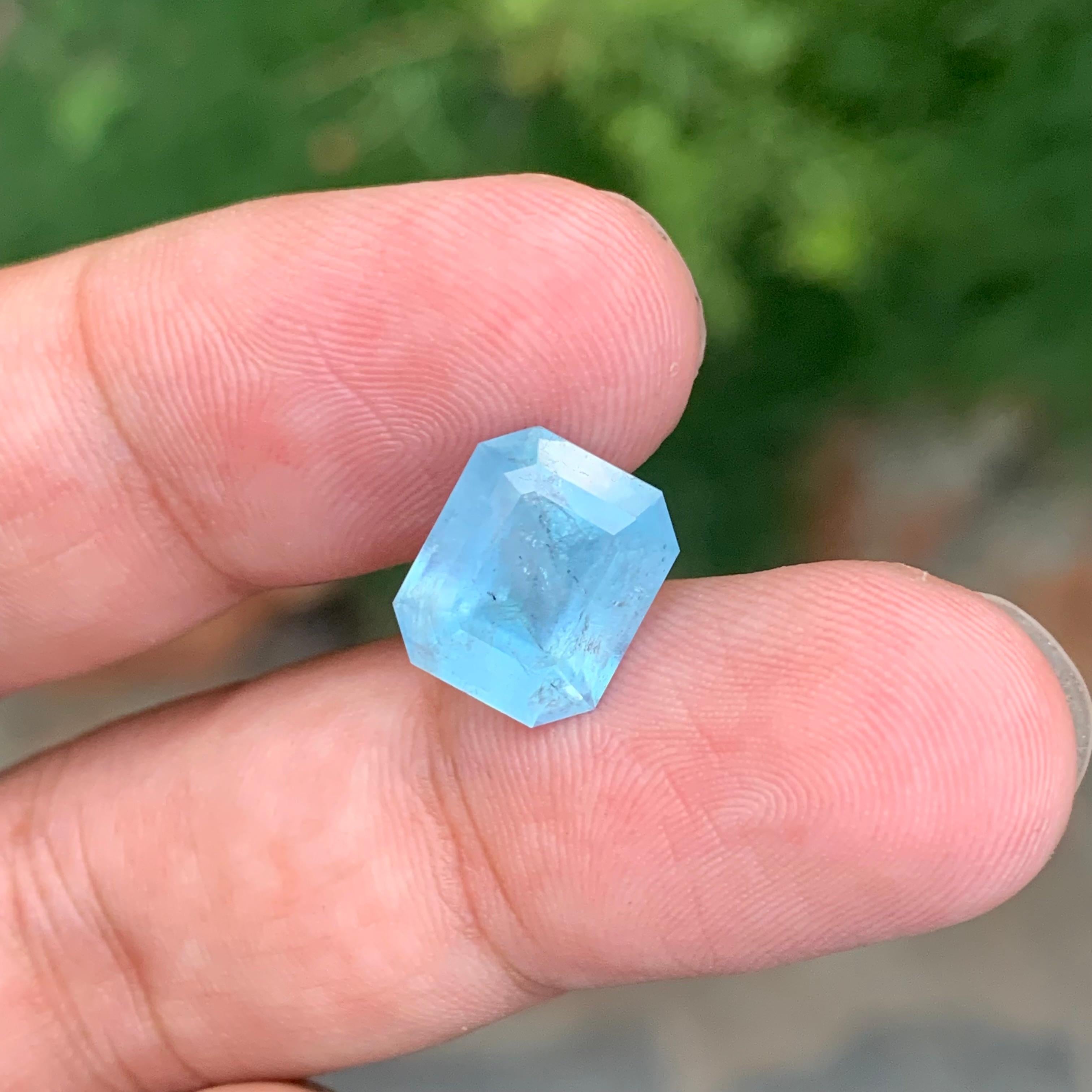 Women's or Men's Columbia Blue Color 5.00 Carat Natural Loose Aquamarine Included Quality For Sale