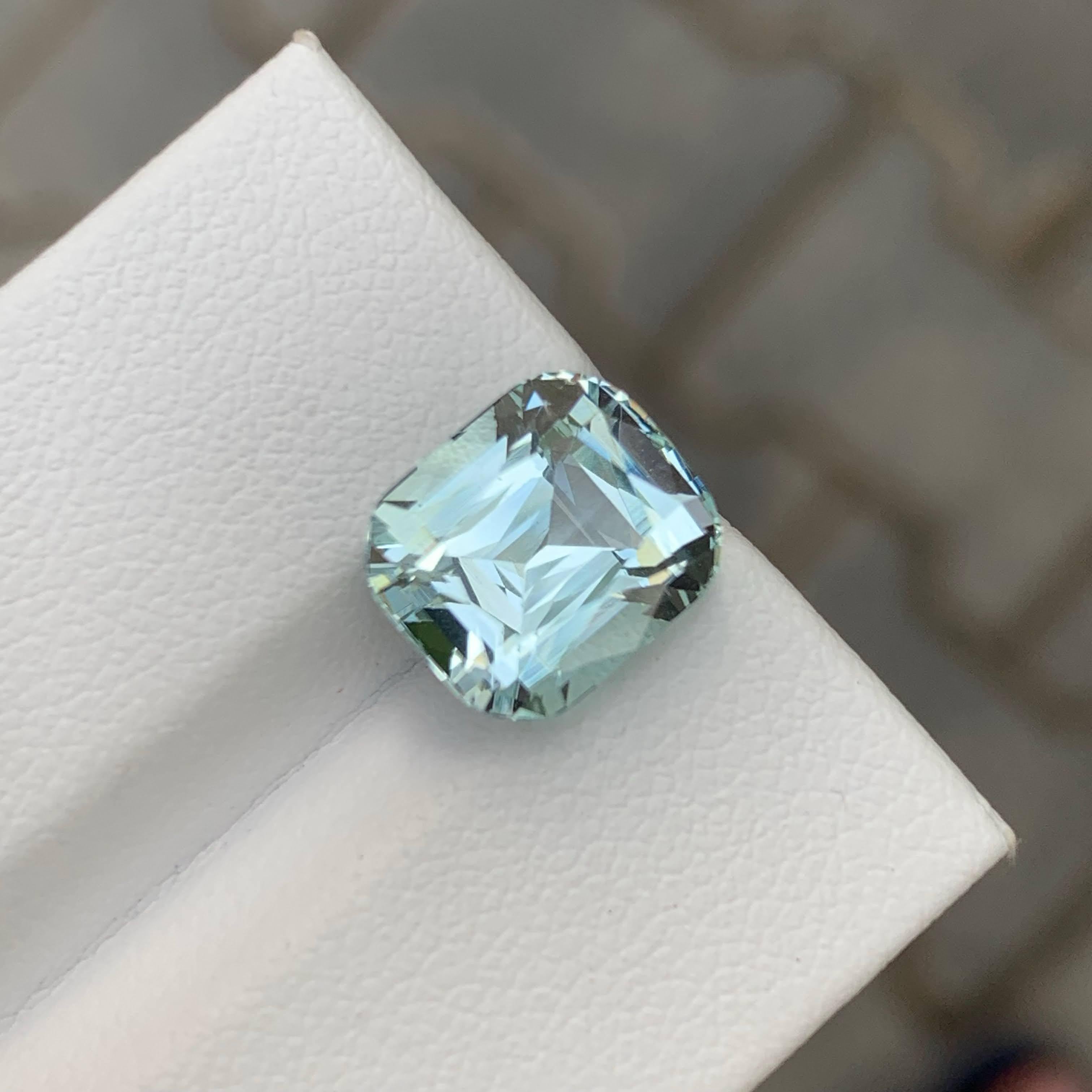 Moderne 5.00 Carat Natural Loose Light Blue Aquamarine Cushion Cut Pakistani Gemstone (Aigue-marine bleu clair taillée en coussin) en vente