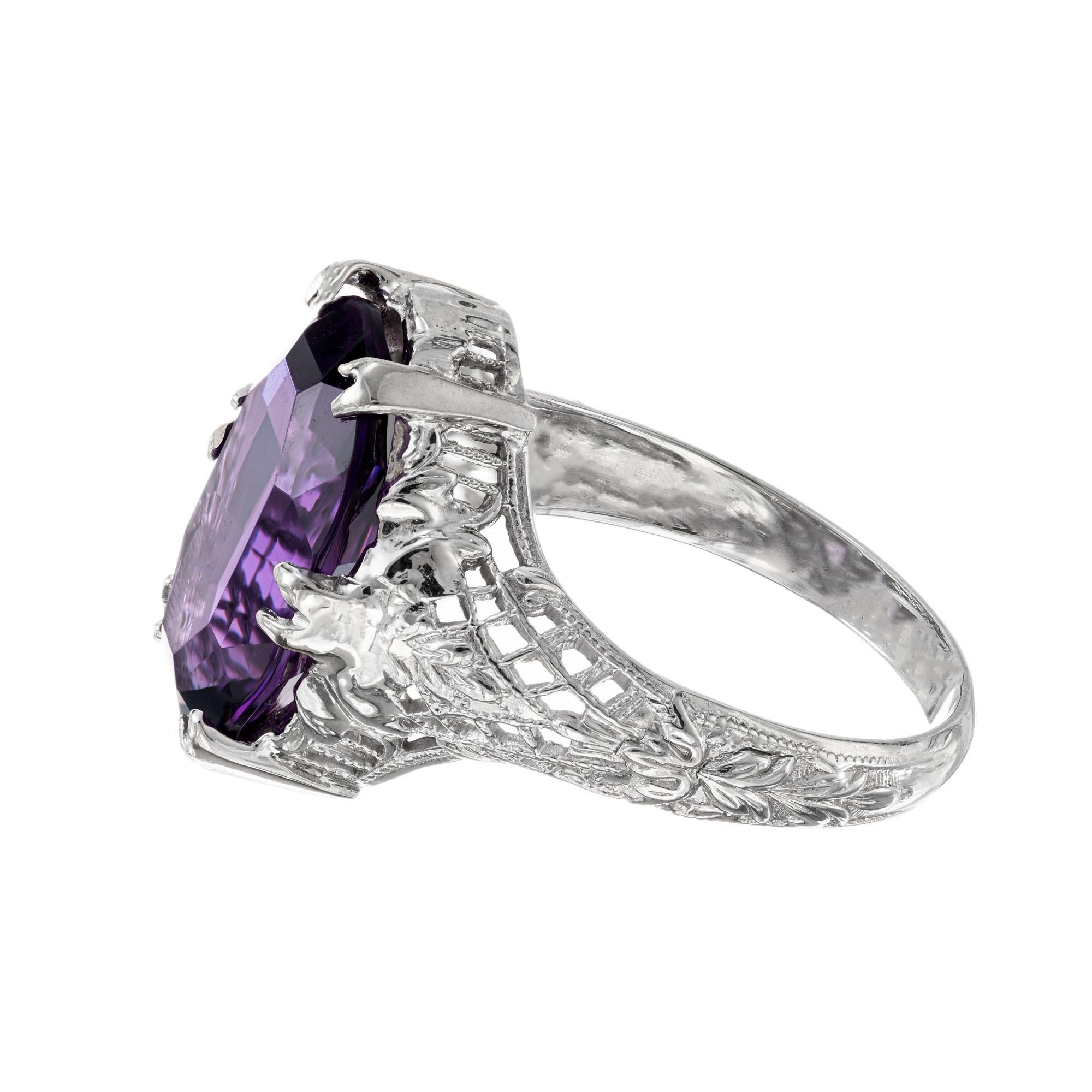Women's 5.00 Carat Oval Bright Purple Amethyst Filigree Gold Ring For Sale