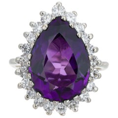 Bague cocktail en or blanc avec améthyste violette de 5,00 carats et halo de diamants