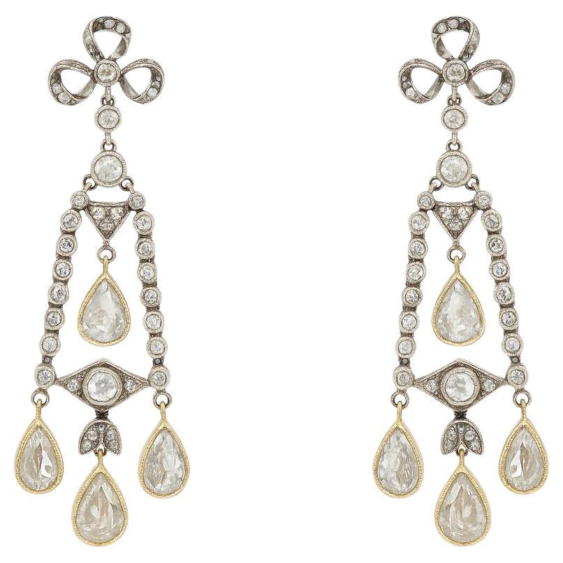 Ein absolut großartiges Paar Ohrringe mit Diamanten im Rosenschliff aus den 1920er Jahren (Artdeco).
Diese unglaublichen Ohrringe sind aus 14-karätigem Gold gefertigt und verfügen über eine funkelnde Reihe von Diamanten im Rosenschliff. Ungefähr