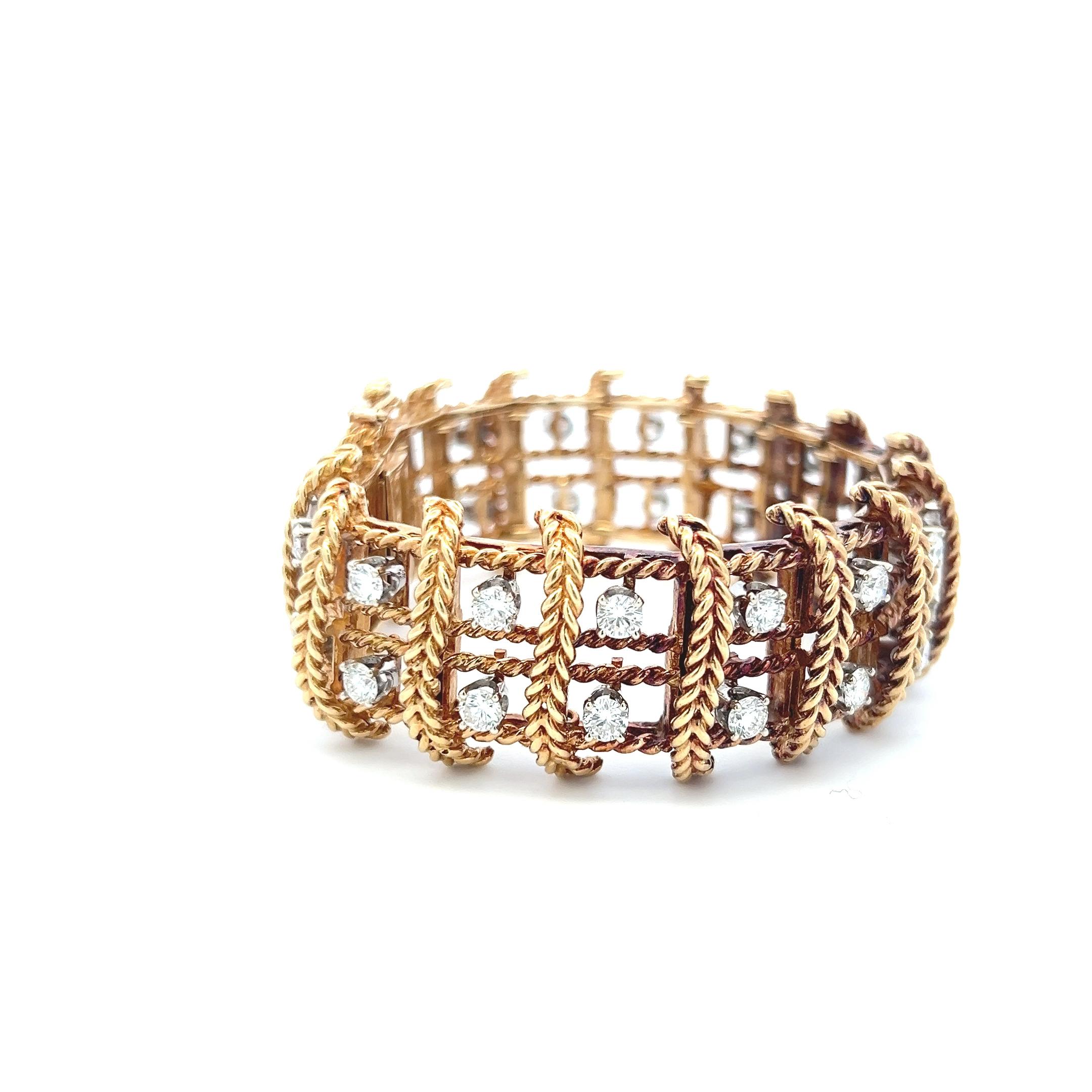 Titre :
Bracelet à maillons en or jaune 18 carats, diamant rond brillant G VS de 5,00 carats
Le style :
Lien
Métal :
Or jaune 18 carats
Pierre précieuse 1 :
Diamant de 5 carats
Nombre de pierres :
34
Couleur :
G
La clarté :
VS
Forme :
Brillant