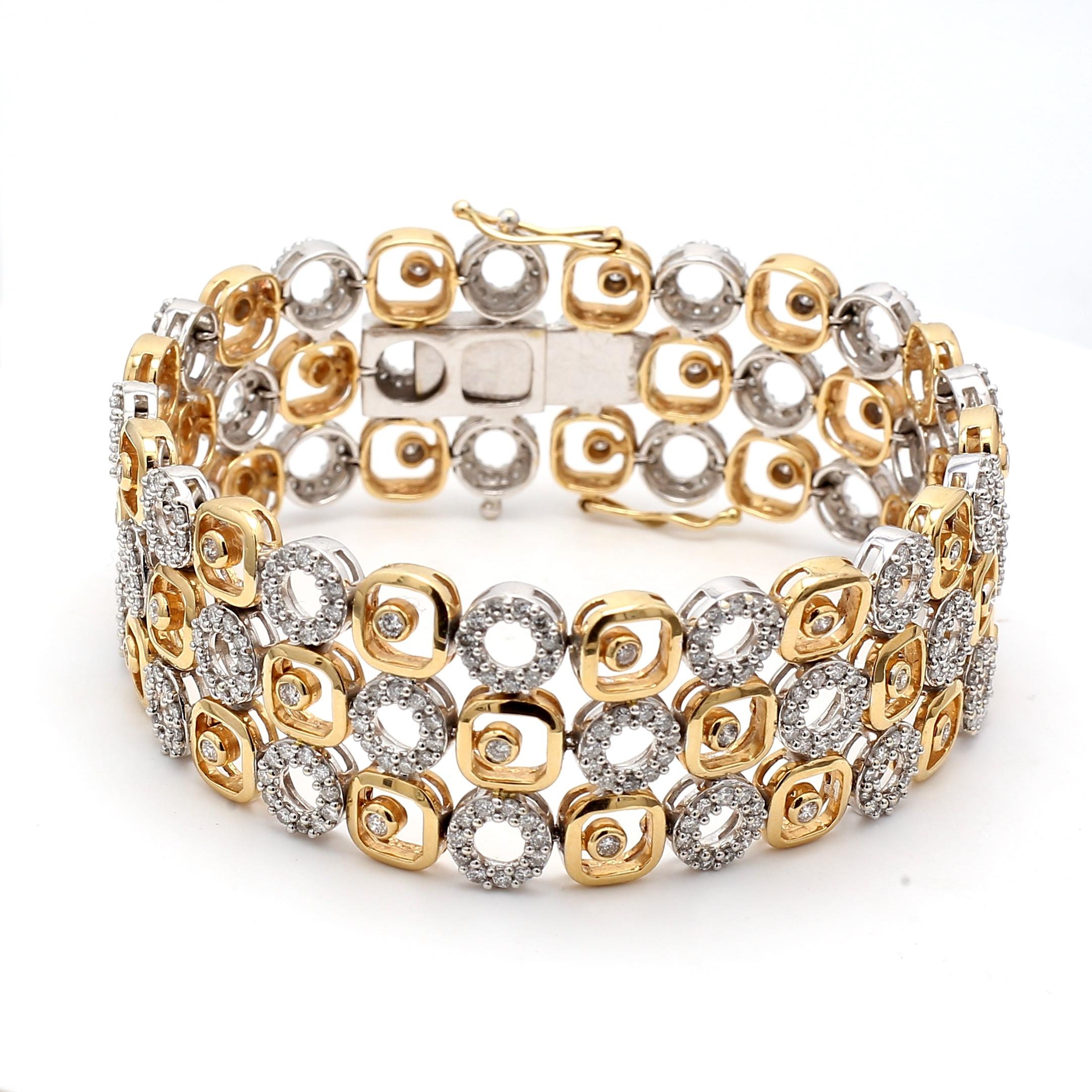Titre :
5.00 Carat Round Brilliant G VS2 Diamond 14 Karat Two Tone Gold Link Bracelet


Le style :
Lien


Métal :
Or 14 carats bicolore


Pierre précieuse 1 :
Diamant de 5 carats


Nombre de pierres :
429


Couleur :
G


La clarté :
VS2


Forme