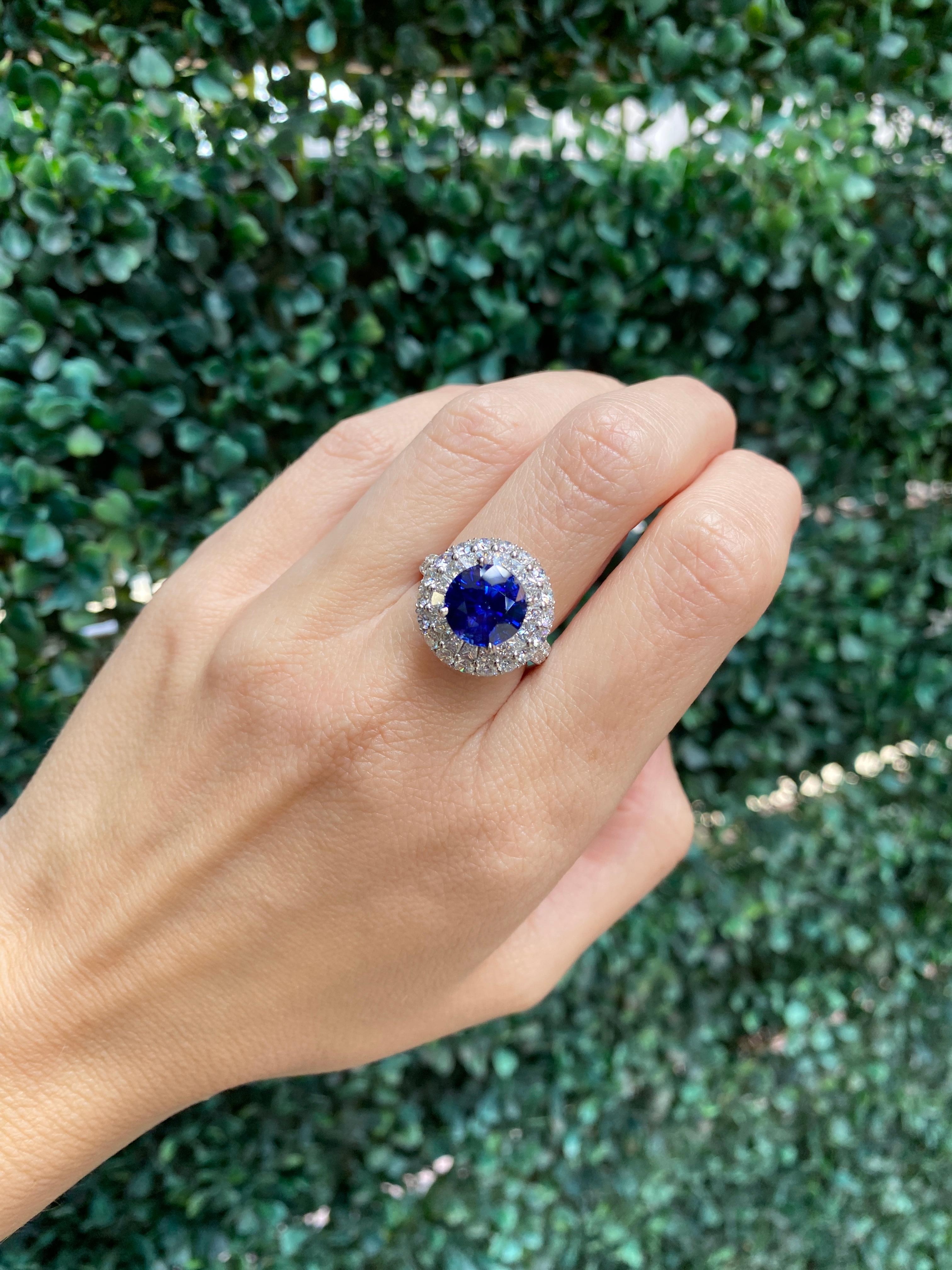 Bague en or 18 carats avec saphir bleu naturel rond de 5,00 carats et diamants de 2,63 carats au total en vente 7