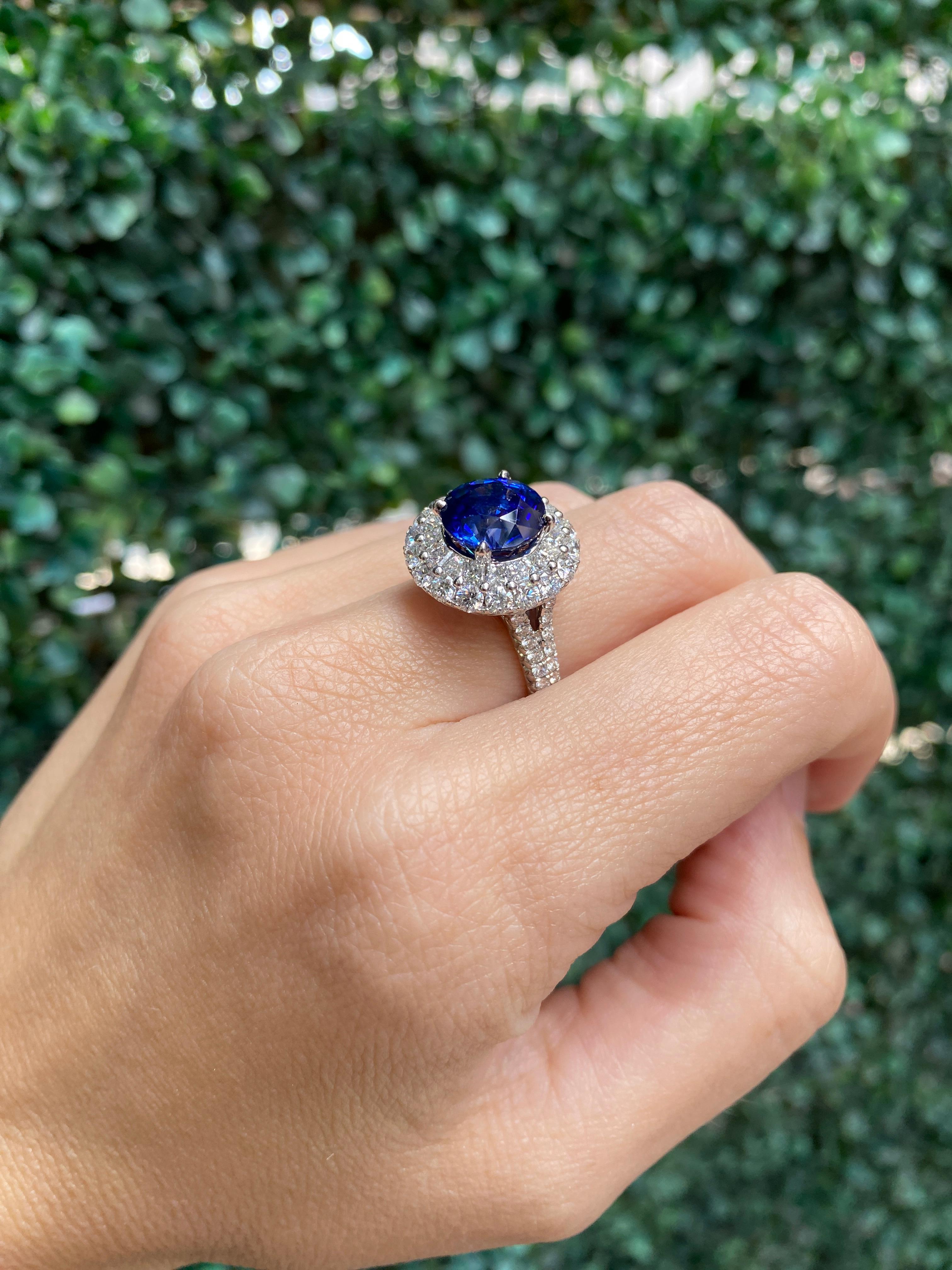 Bague en or 18 carats avec saphir bleu naturel rond de 5,00 carats et diamants de 2,63 carats au total en vente 8