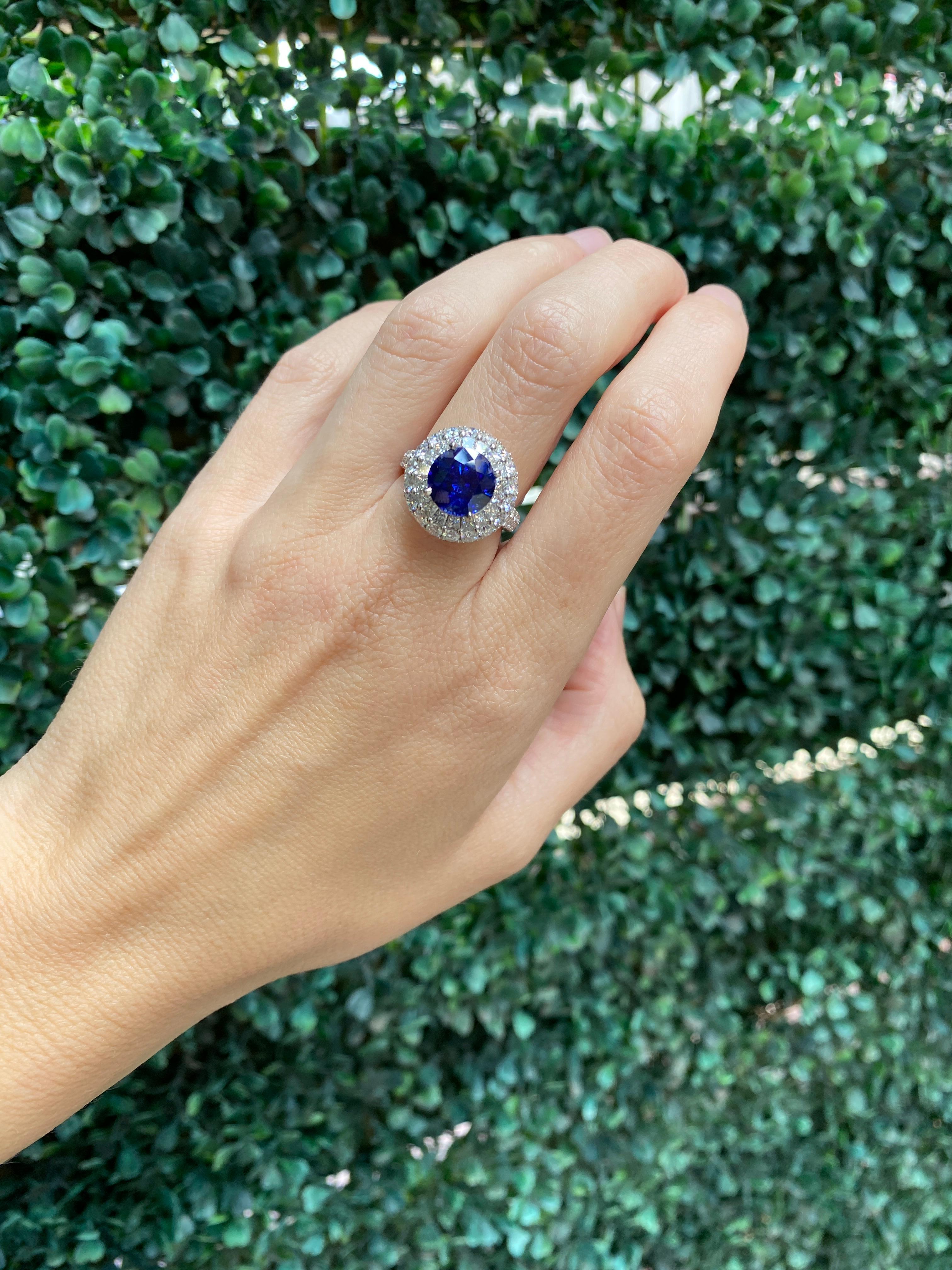 Bague en or 18 carats avec saphir bleu naturel rond de 5,00 carats et diamants de 2,63 carats au total en vente 11