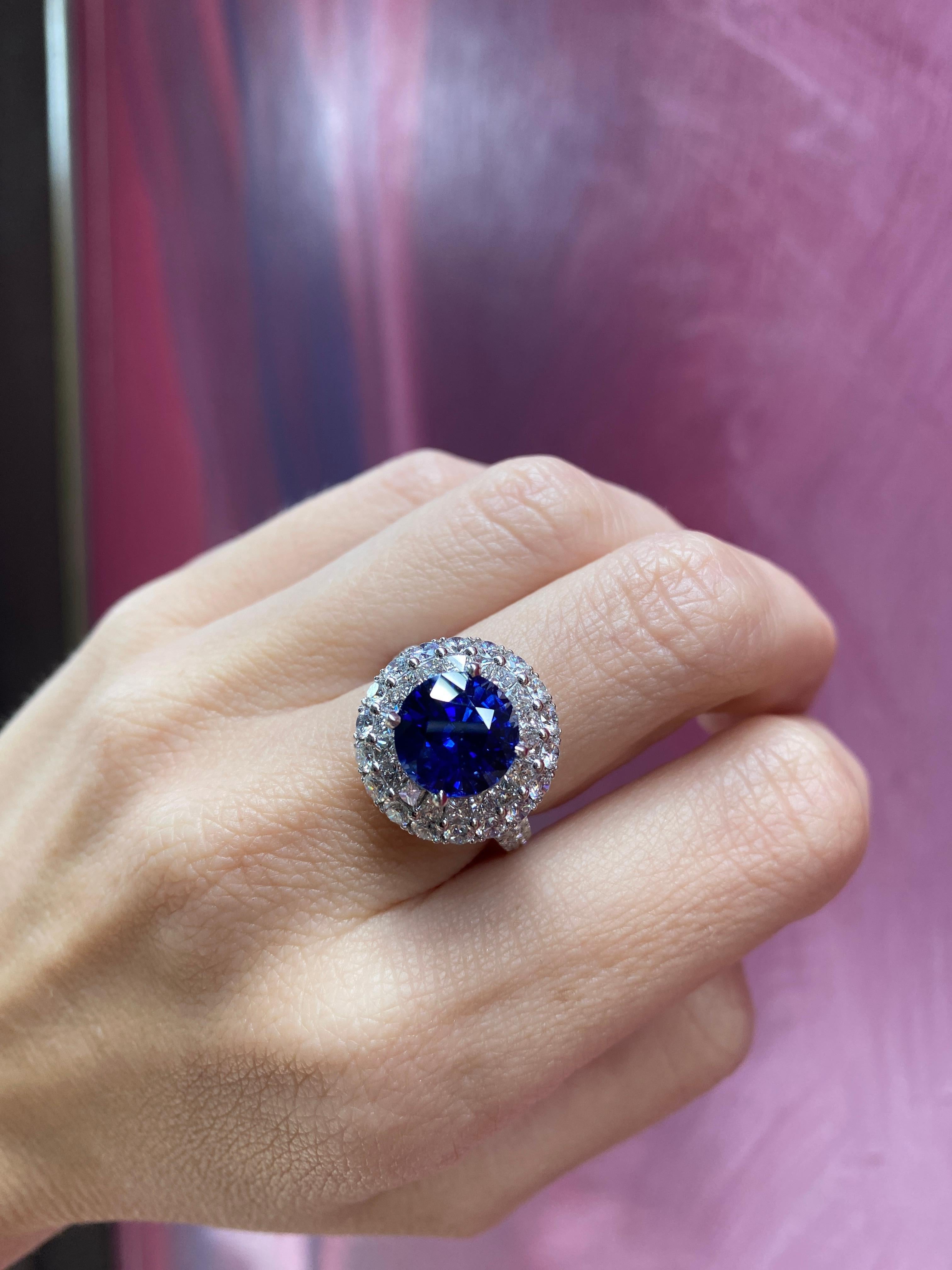 Bague en or 18 carats avec saphir bleu naturel rond de 5,00 carats et diamants de 2,63 carats au total en vente 2