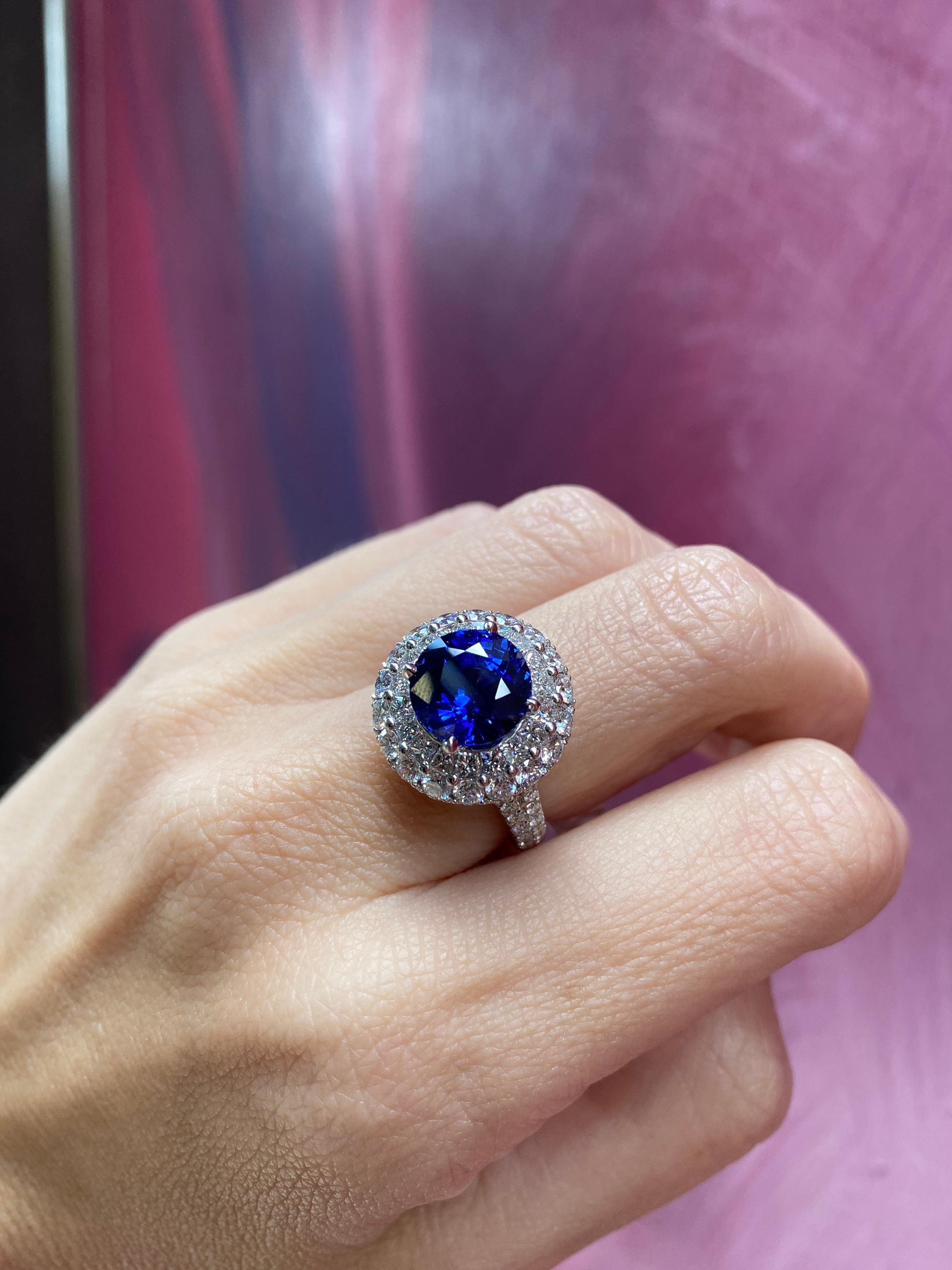 Bague en or 18 carats avec saphir bleu naturel rond de 5,00 carats et diamants de 2,63 carats au total en vente 3