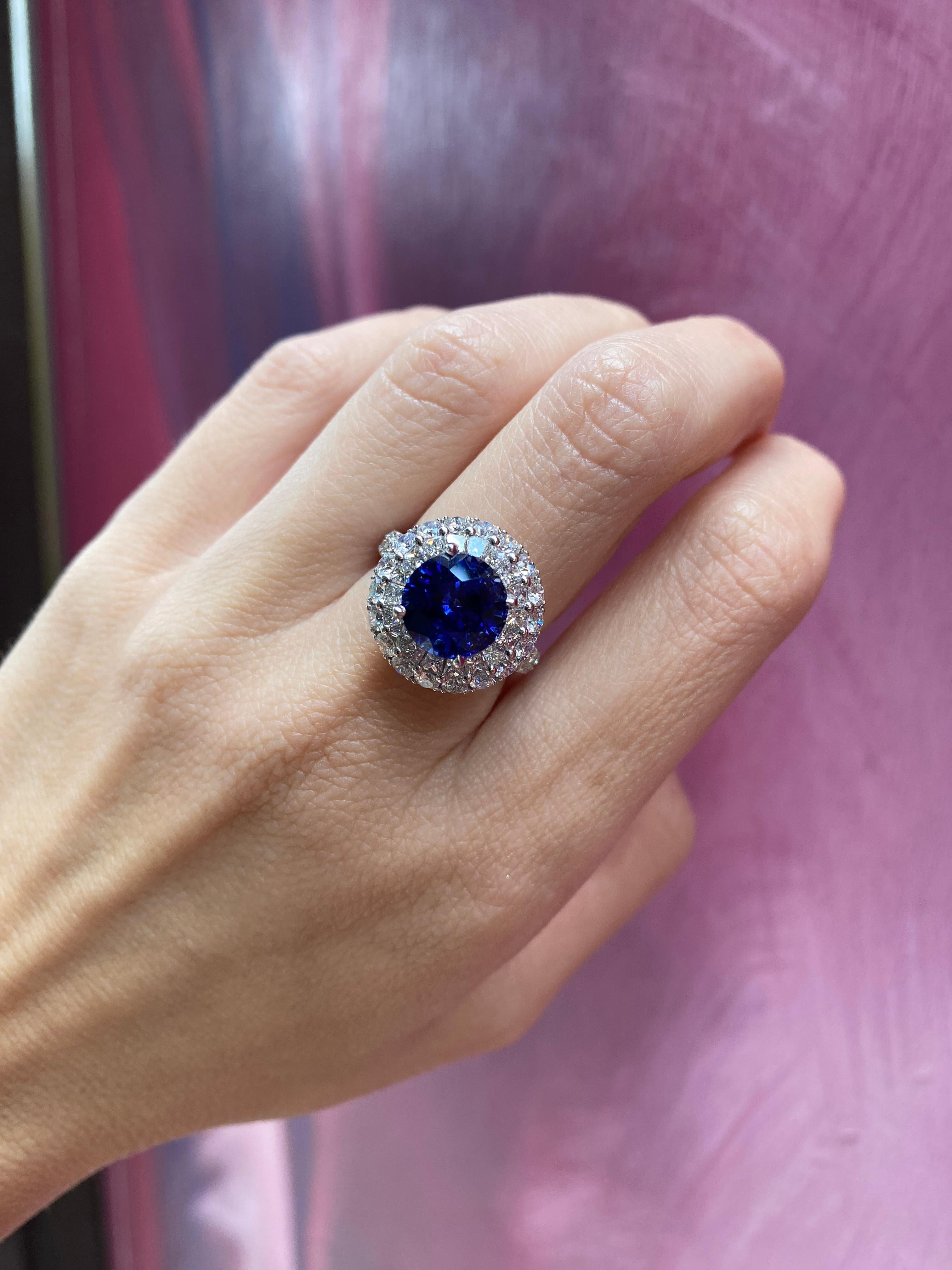 Bague en or 18 carats avec saphir bleu naturel rond de 5,00 carats et diamants de 2,63 carats au total en vente 4