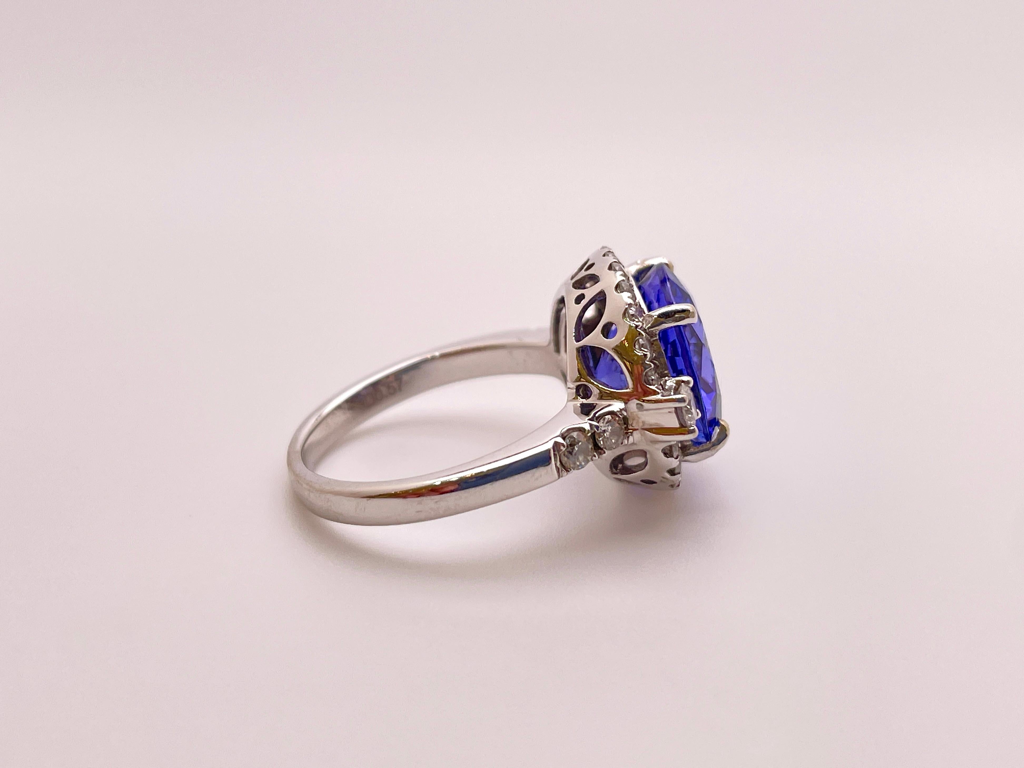 Women's or Men's 5.00 Carat Tanzanite Diamond 14 Karat White Gold Ring For Sale