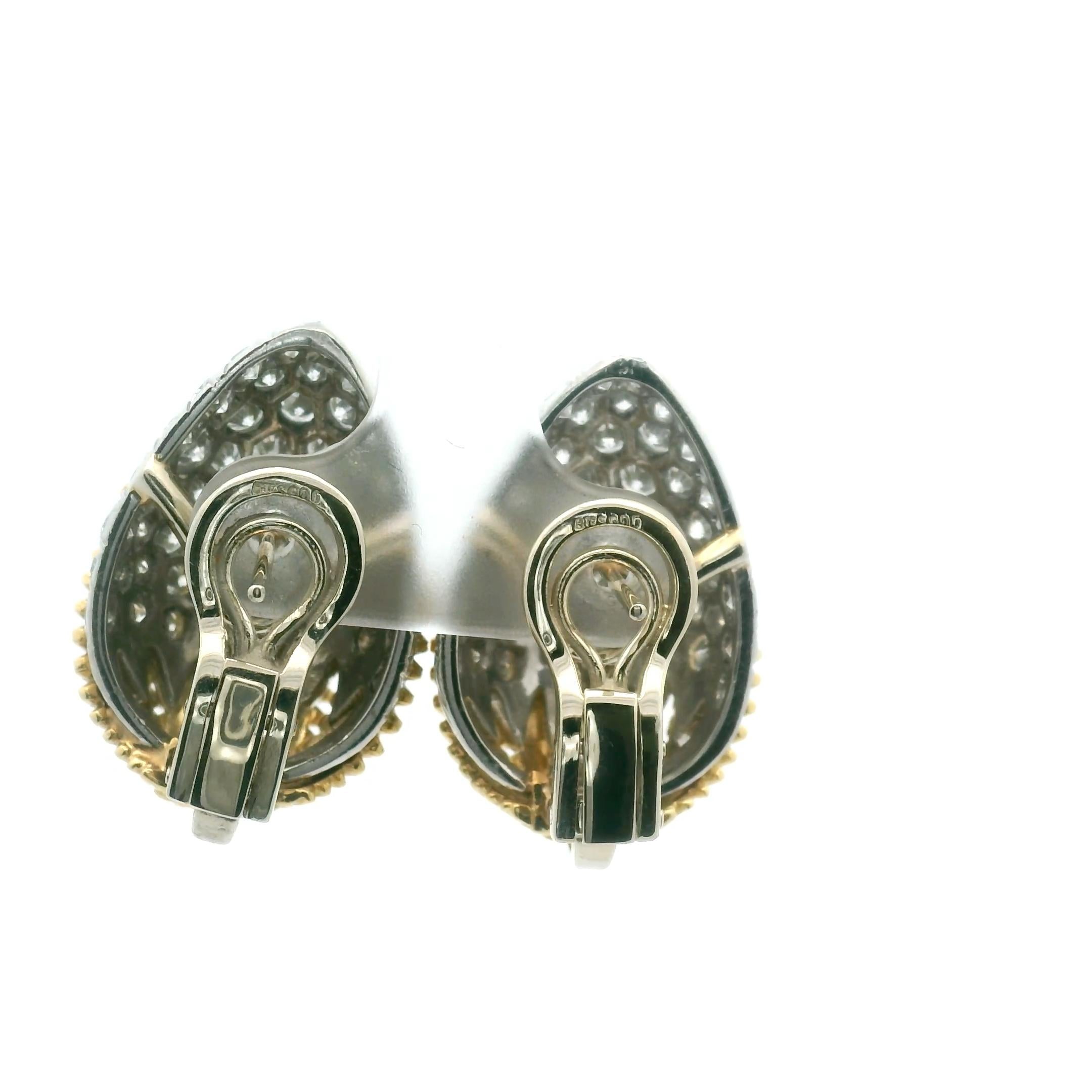 Taille ronde 5.00 Carat White Diamond Ear-Clips RIbbon or Corn Design 18k/Platinum Earrings en vente