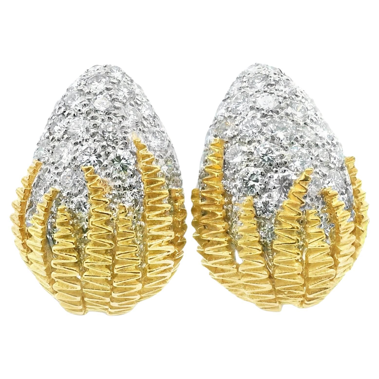5.00 Carat White Diamond Ear-Clips RIbbon or Corn Design 18k/Platinum Earrings en vente