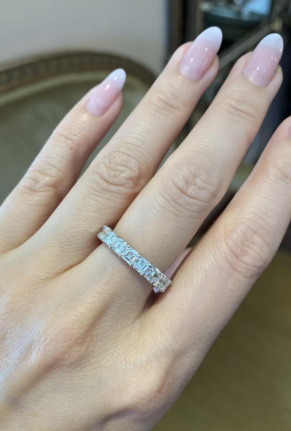5.00 Carats Asscher Cut Diamond Eternity Band Size 7 in 18K White Gold In Excellent Condition For Sale In La Jolla, CA