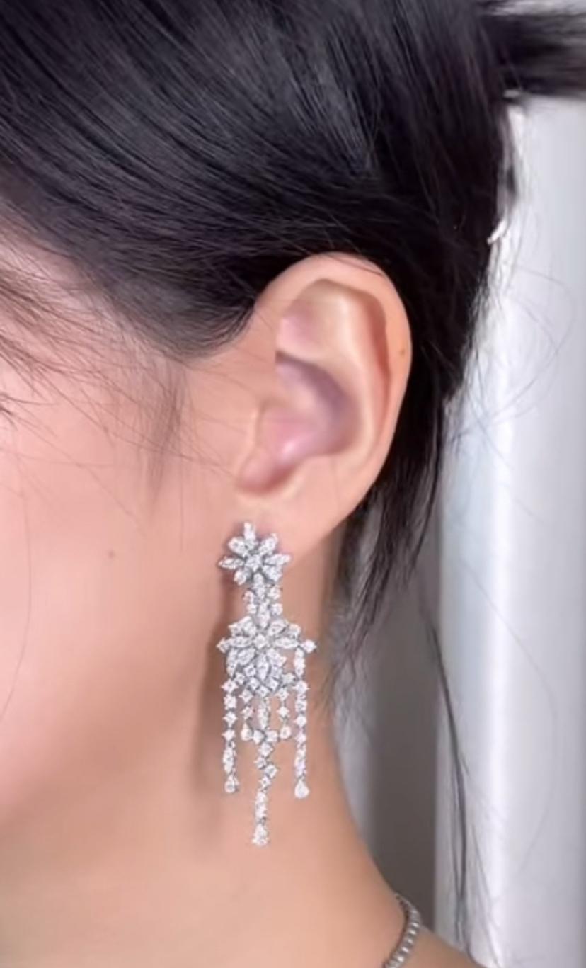 Orecchini floreali in oro 18K con diamanti da 5,00 carati In condizioni Nuovo in vendita a Massafra, IT