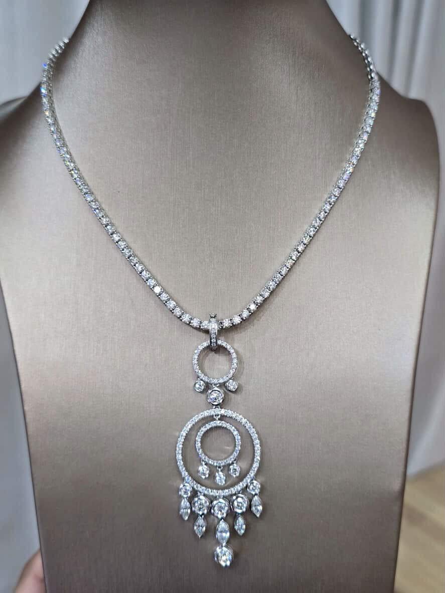 Ciondolo in oro 18K con diamanti di forma mista da 5,00 carati in vendita 4