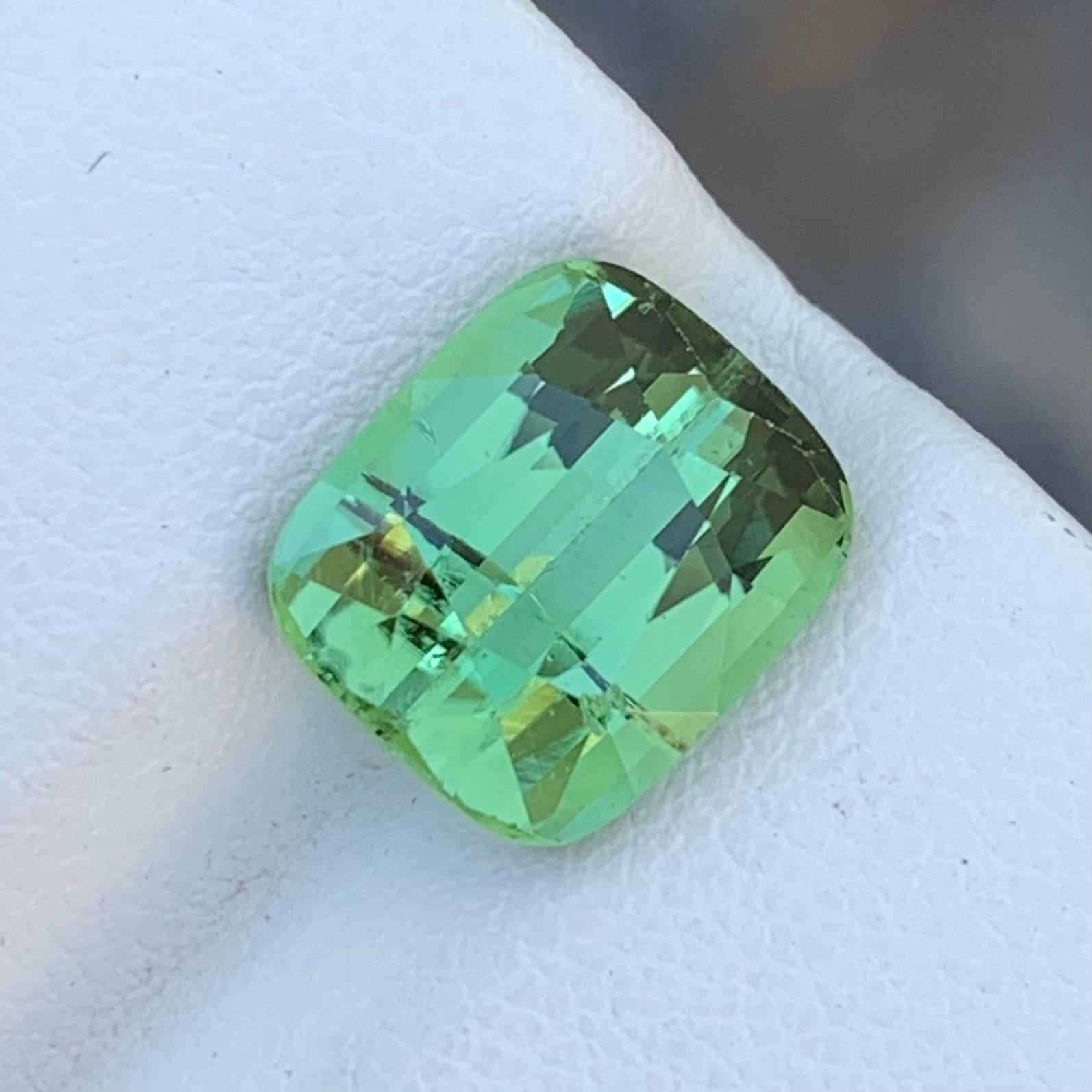 Arts and Crafts 5.00 Carats Natural Loose Slightly Included Mint Tourmaline Gem For Jewellery  For Sale
