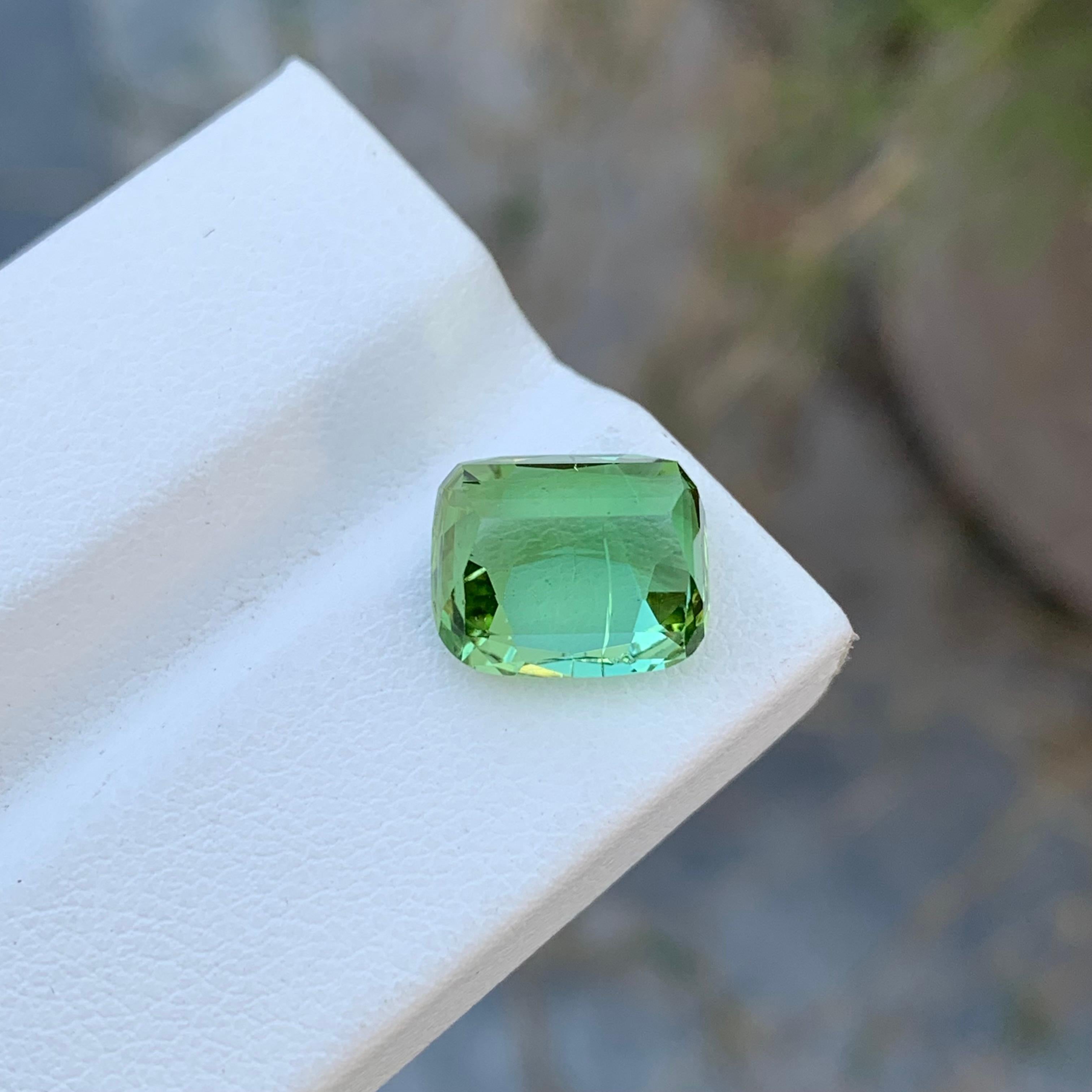 5.00 Carats Natural Loose Slightly Included Mint Tourmaline Gem For Jewellery  For Sale 2