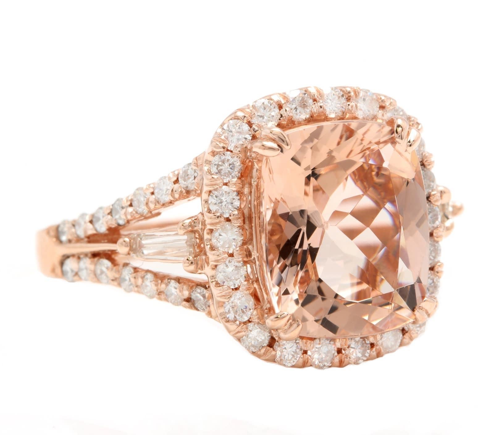 5,00 Carati Squisito anello in oro rosa massiccio 14K con Morganite naturale e diamanti

Valore di sostituzione consigliato: $6.000,00

Peso totale della Morganite naturale a cuscino: Circa 4,00 Carati

Misure della morganite: Circa 11,00 x 9,00