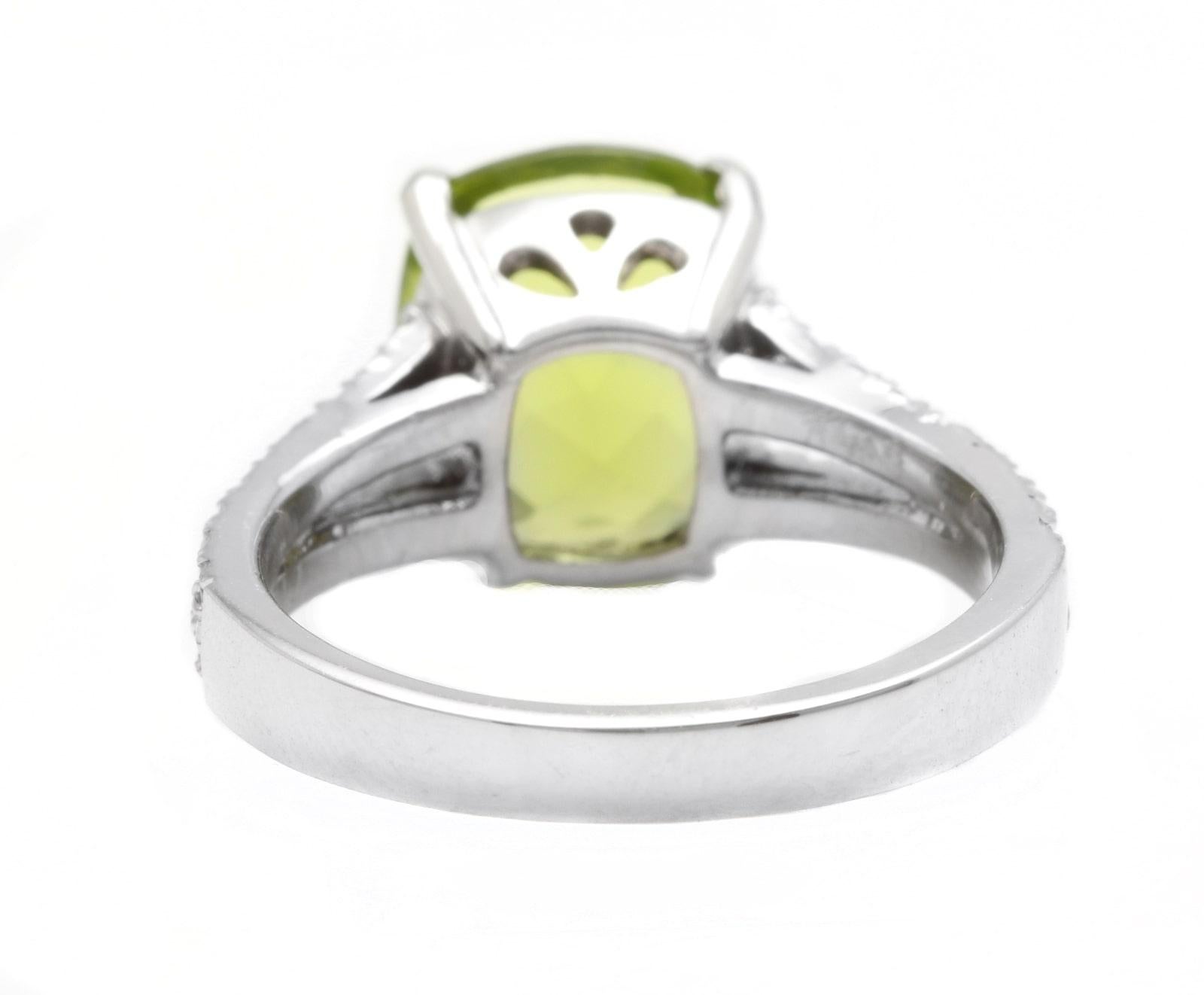 5.00 Carats Natural Peridot and Diamond 14K Solid White Gold Ring In New Condition For Sale In Los Angeles, CA