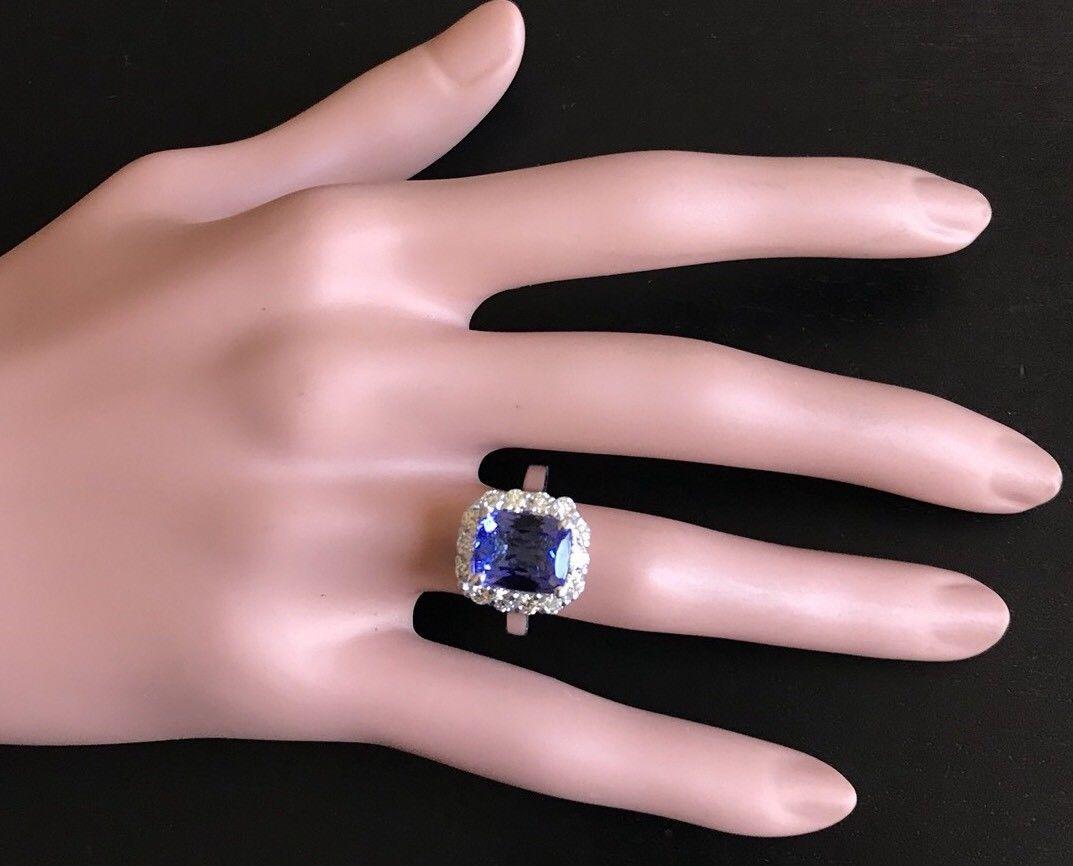 Women's or Men's 5.00 Carat Natural Very Nice Looking Tanzanite and Diamond 14K Solid White Gold For Sale
