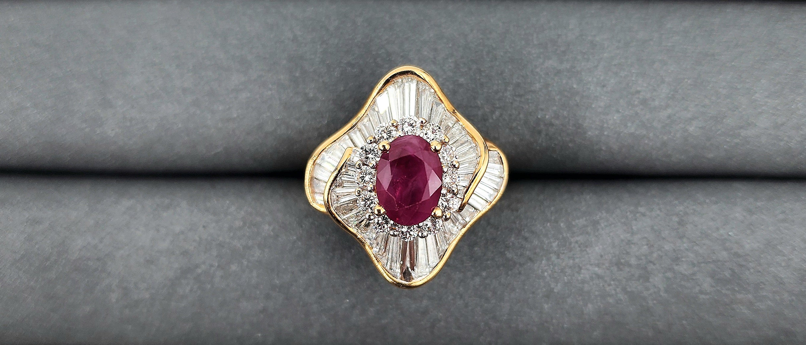 Anillo de Rubí Natural y Diamante de 5.00 ct