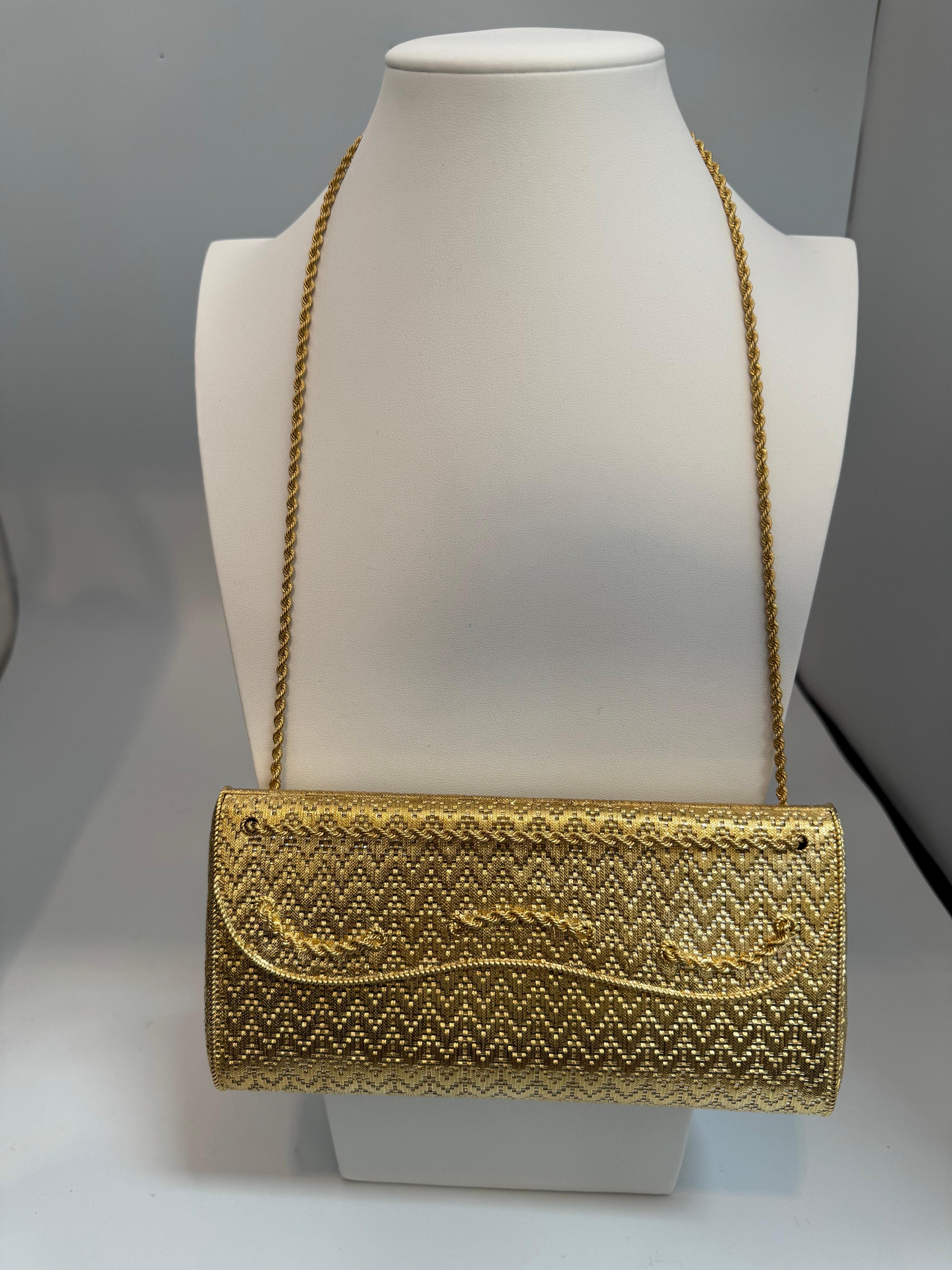 500 GM DE  Bolso de malla tejida en oro amarillo de 18 quilates  SIN ESPEJO, SÓLO MONEDERO DE ORO en Excelente estado para la venta en New York, NY