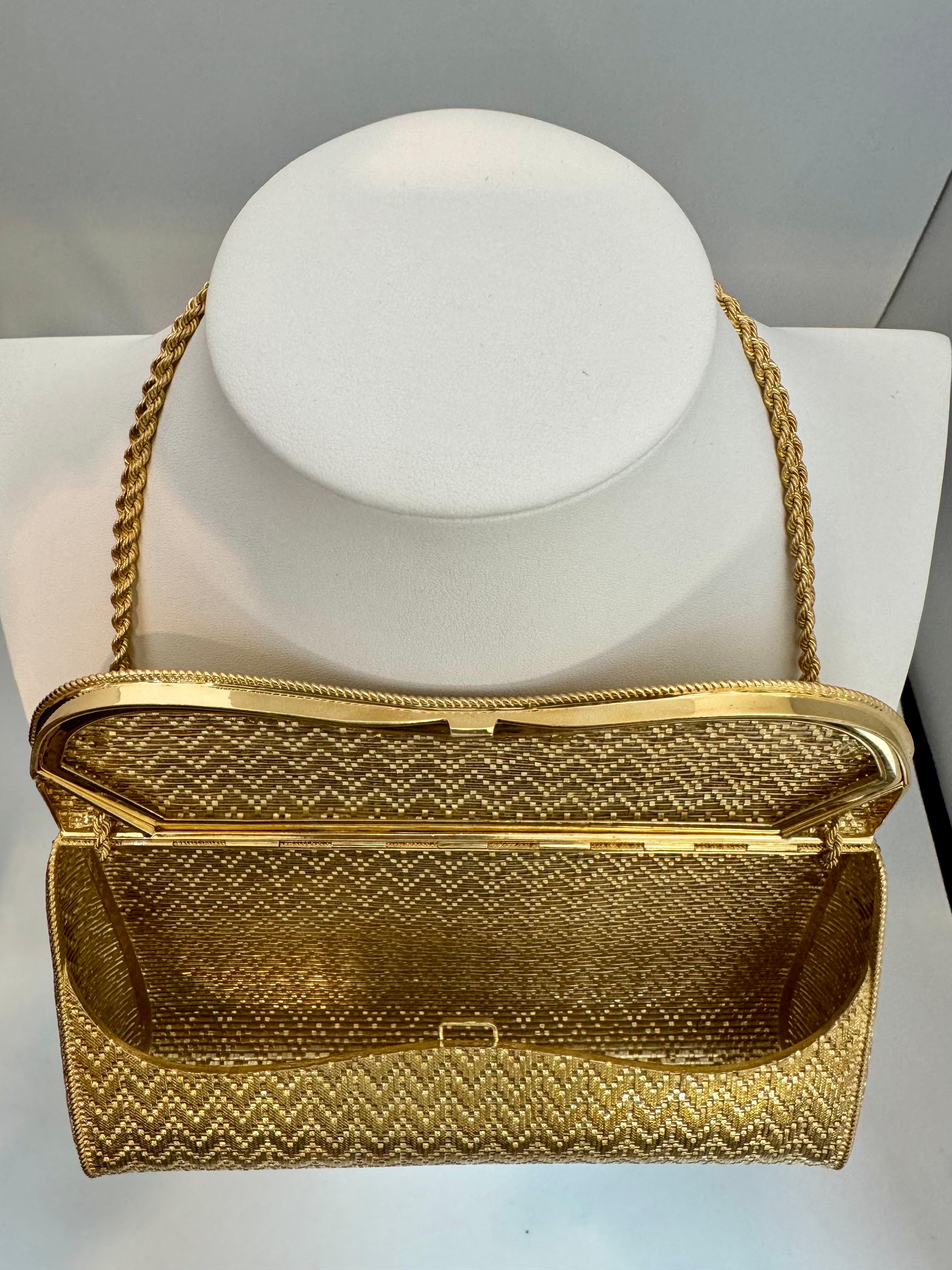 500 GM DE  Bolso de malla tejida en oro amarillo de 18 quilates  SIN ESPEJO, SÓLO MONEDERO DE ORO en venta 3
