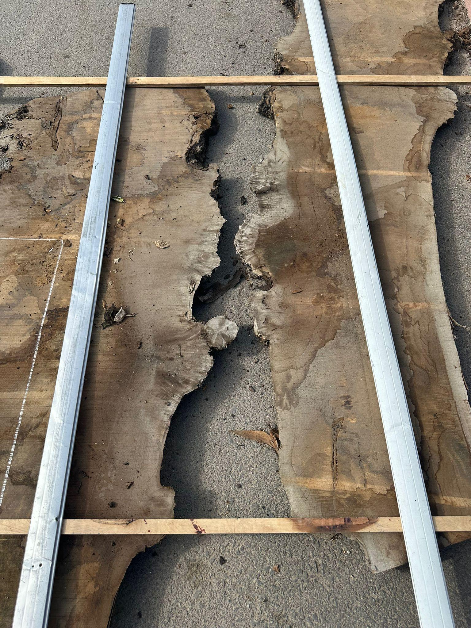 Contemporary 500-Year-Old Live Edge Walnut & Clear Epoxy Custom Made Epoxy Resin Wooden Table For Sale