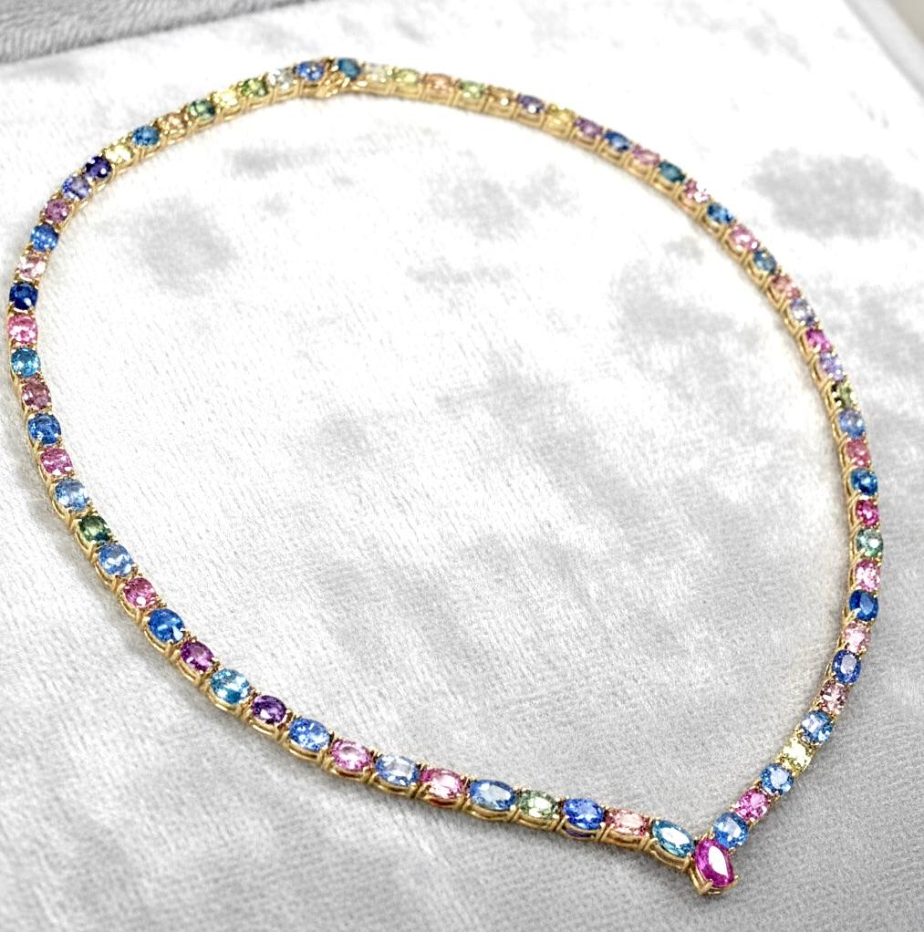Collier de saphirs multicolores non chauffés de Birmanie 50,00 carats en or jaune 18 carats en vente 2