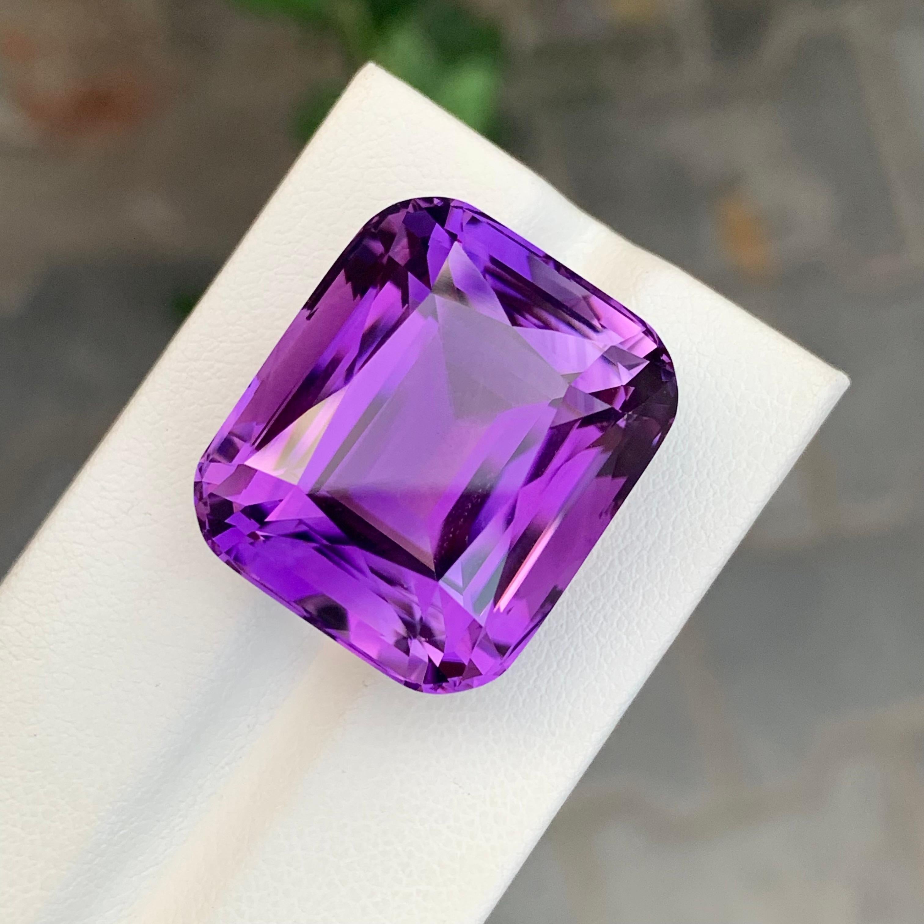 50.00 Karat Loser Amethyst Edelstein Cushion Cut (Kissenschliff) im Angebot