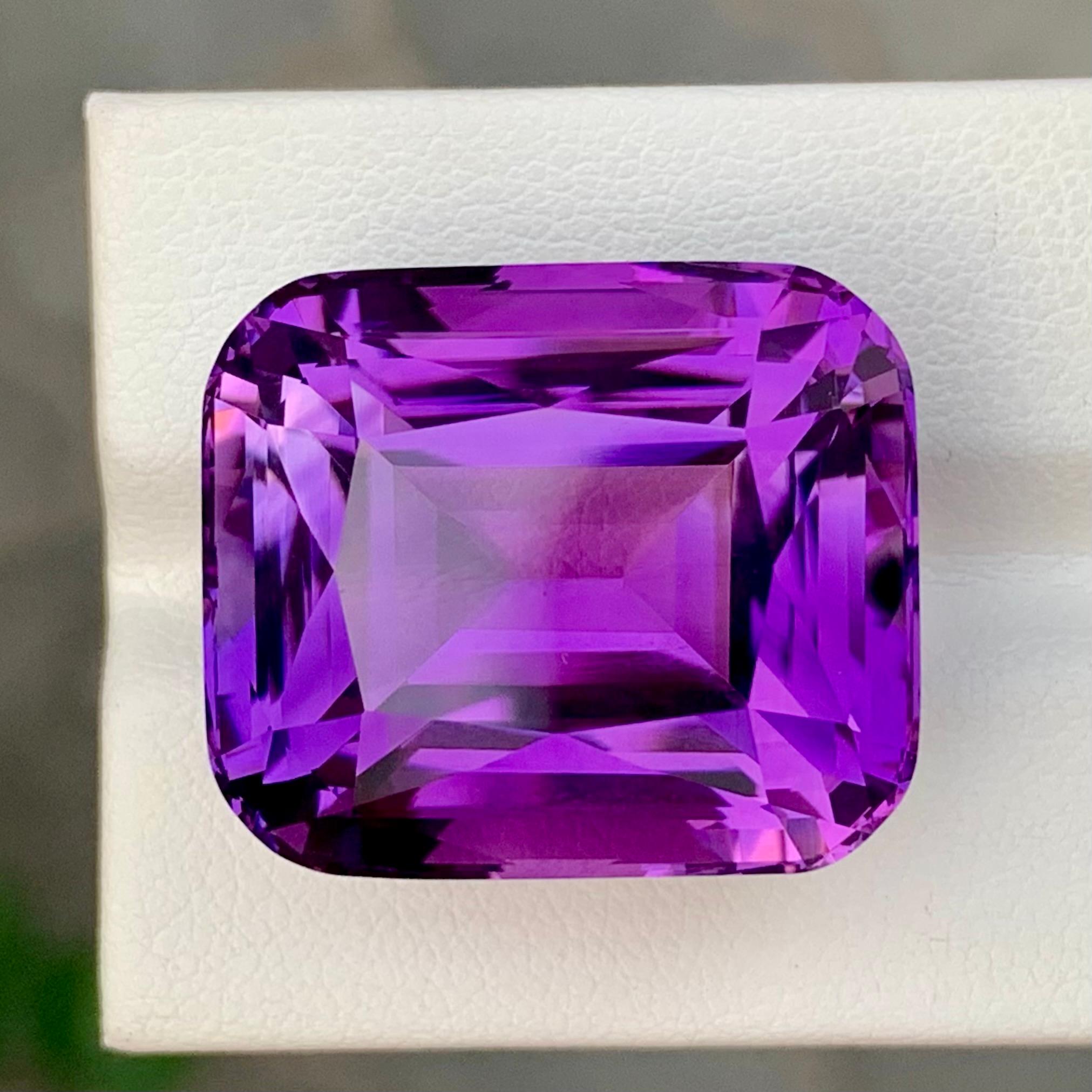 50.00 Karat Loser Amethyst Edelstein Cushion Cut im Angebot 1