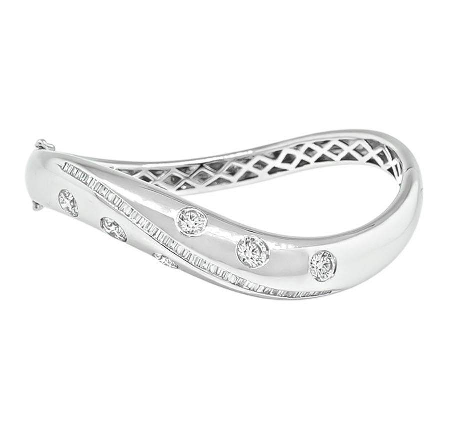 Taglio rotondo Bangle in oro con diamanti da 5,00 ct in vendita