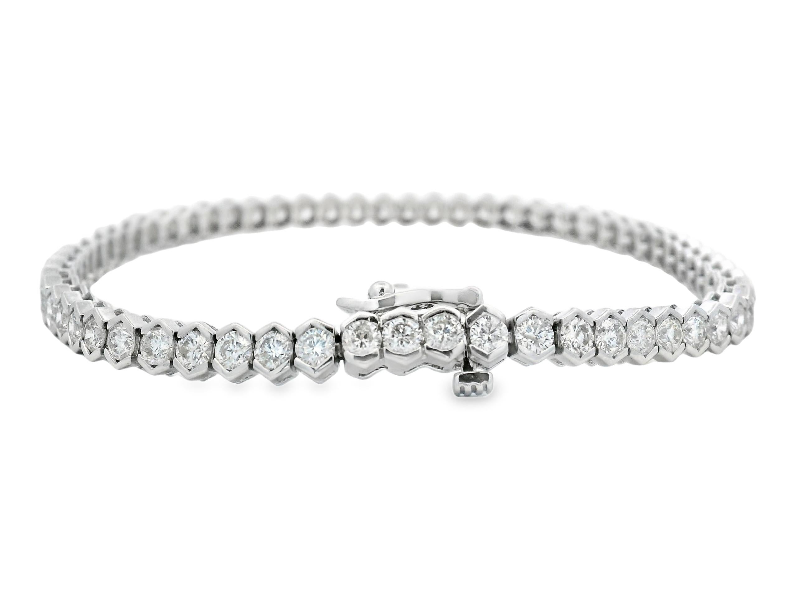 Contemporaneo Bracciale tennis con diamanti da 5,00 carati in oro bianco 14K, montatura esagonale da 7 pollici in vendita