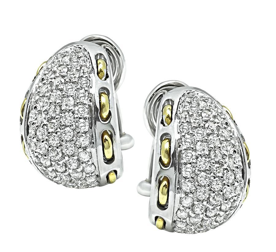 Dies ist eine charmante 18k Weiß-und Gelbgold Ring und Ohrringe gesetzt. Das Set besteht aus funkelnden, rund geschliffenen Diamanten mit einem Gewicht von ca. 5.00ct. Die Farbe der Diamanten ist G mit VS-Reinheit. Die Ohrringe messen 18,5 x 14 mm.