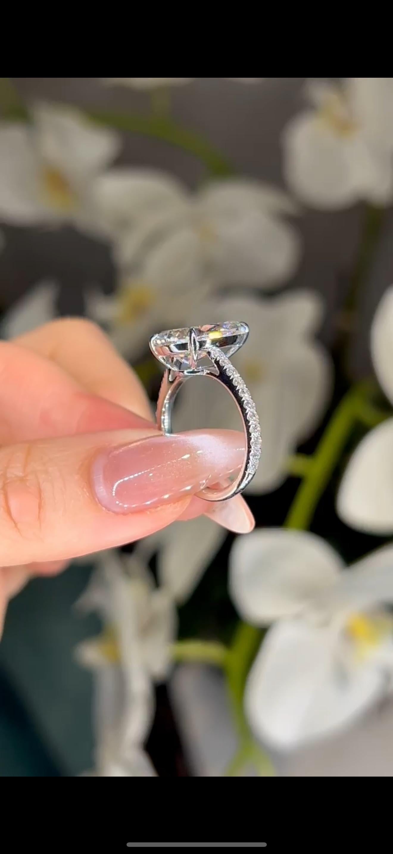 5.00ct GIA Certified Pear Cut Diamond Pave Solitaire Engagement Ring Neuf - En vente à Victoria,, AU